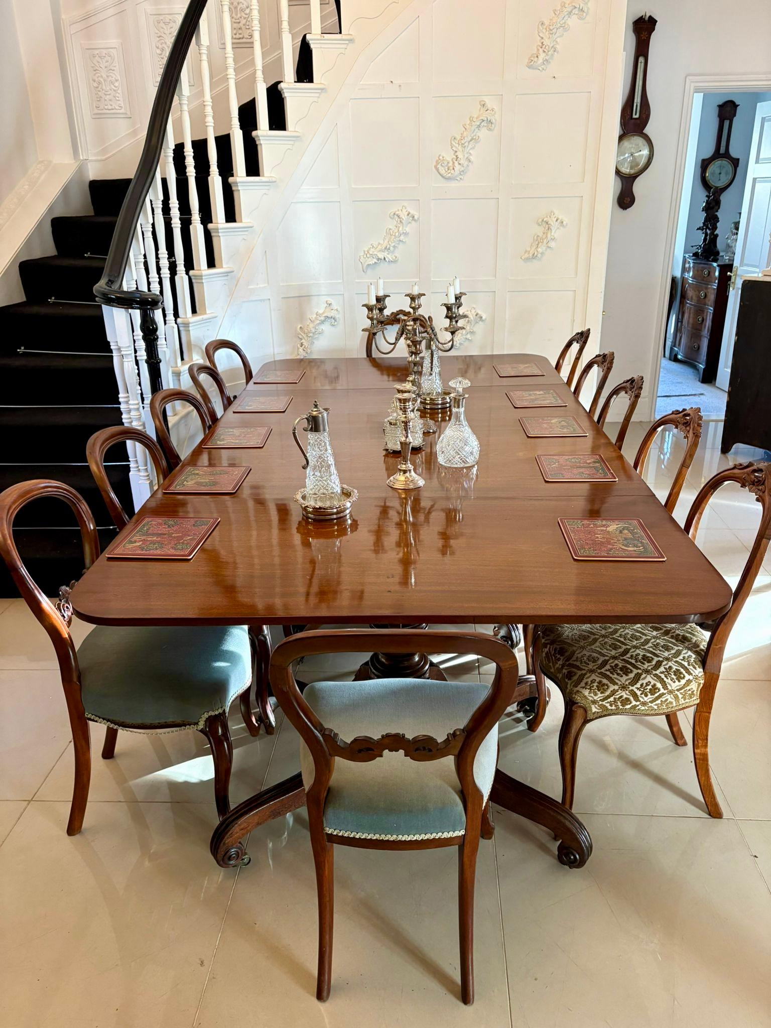 Anglais Superb Quality Antique Regency Three-Pillar Mahogany Dining Table en vente