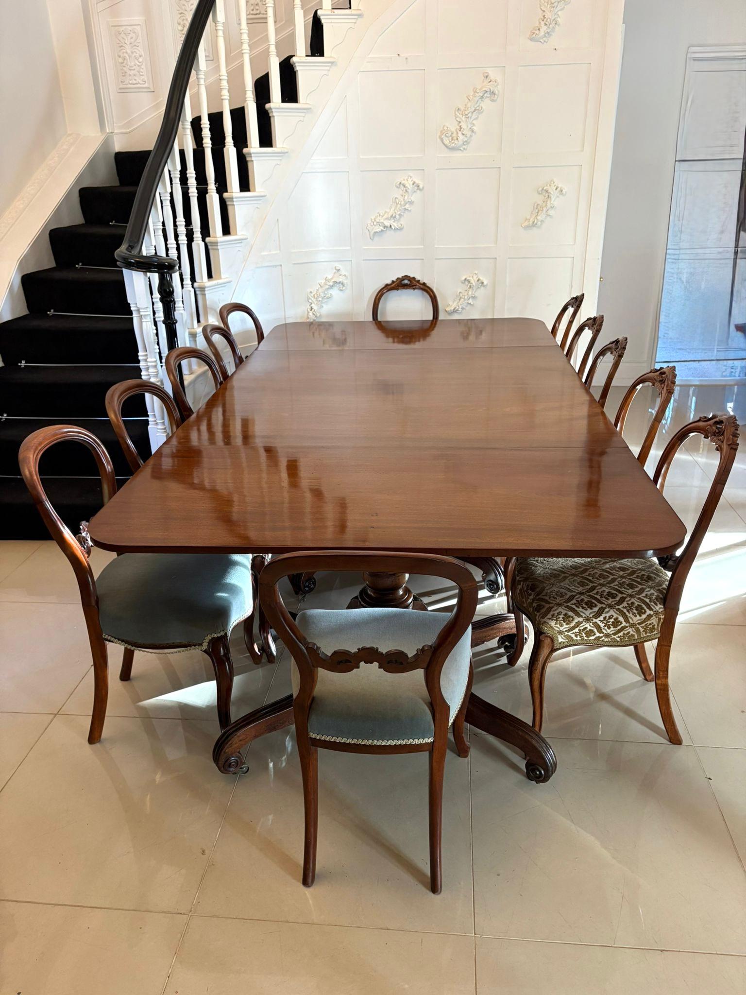 Acajou Superb Quality Antique Regency Three-Pillar Mahogany Dining Table en vente