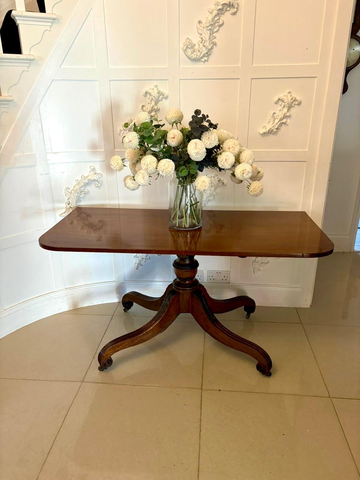 Superb Quality Antique Regency Three-Pillar Mahogany Dining Table en vente 1