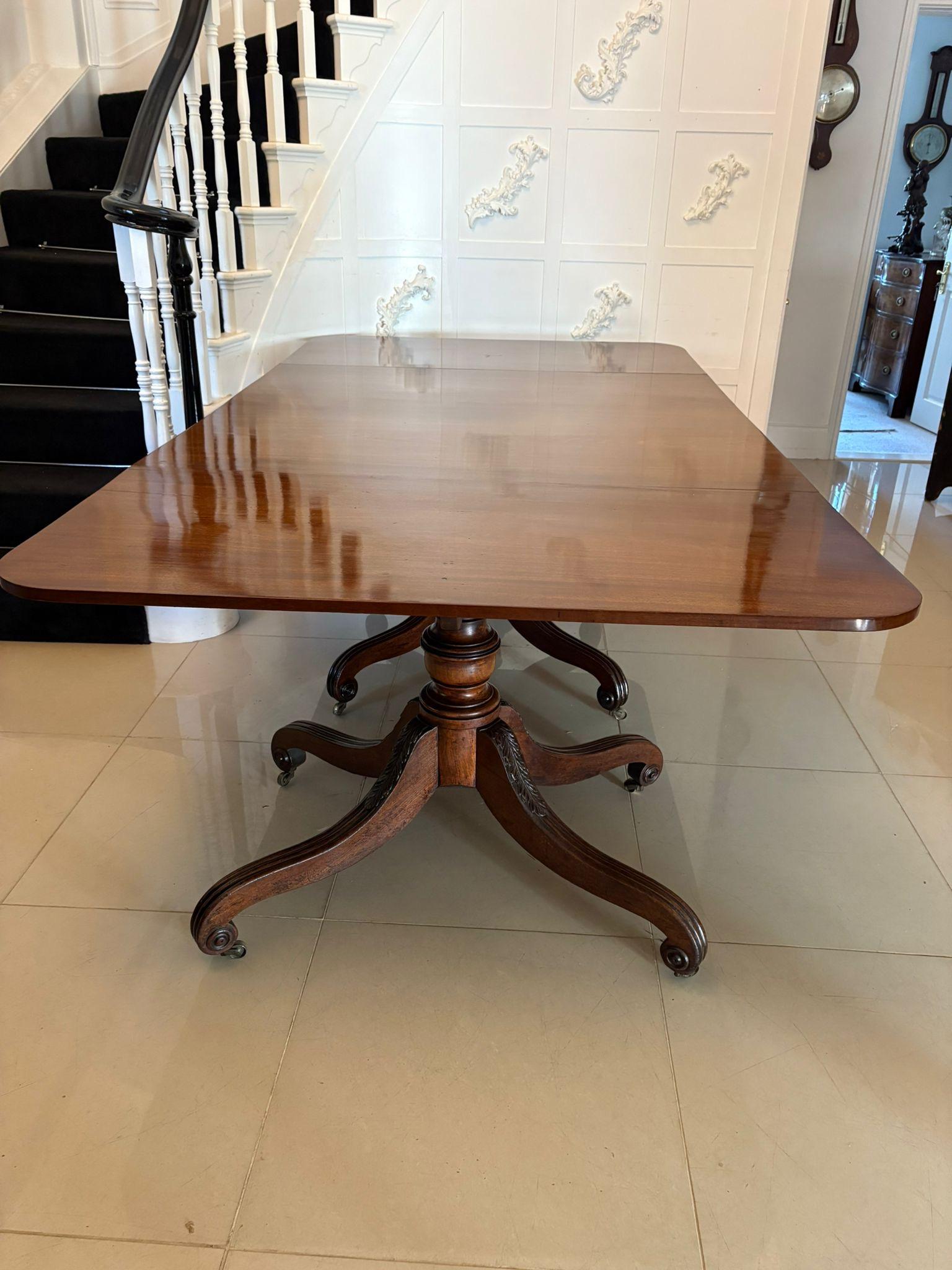 Superb Quality Antique Regency Three-Pillar Mahogany Dining Table en vente 2