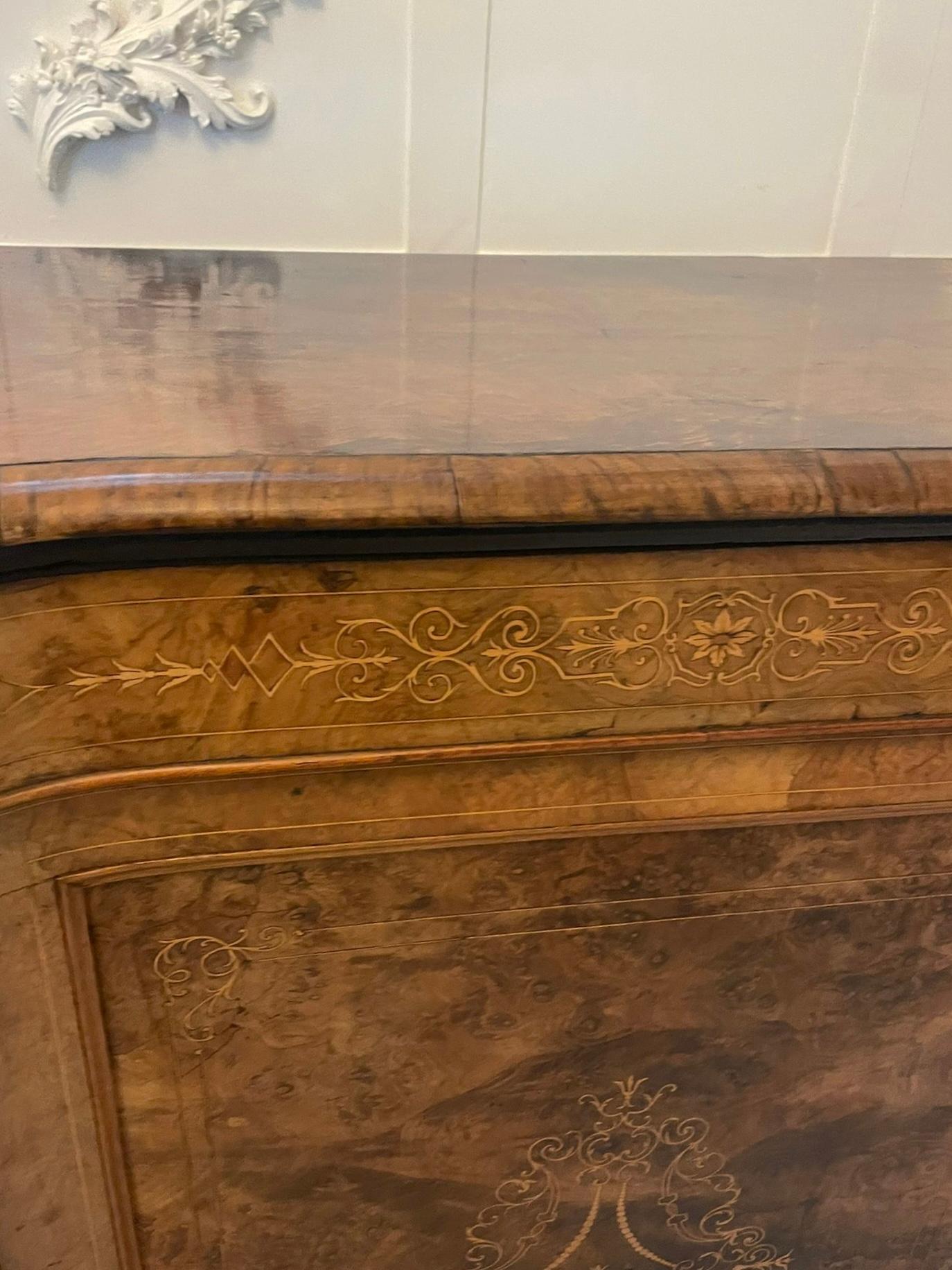 Credenza/Escritorio Victoriano Antiguo con Incrustaciones de Nogal de Magnífica Calidad siglo XIX en venta