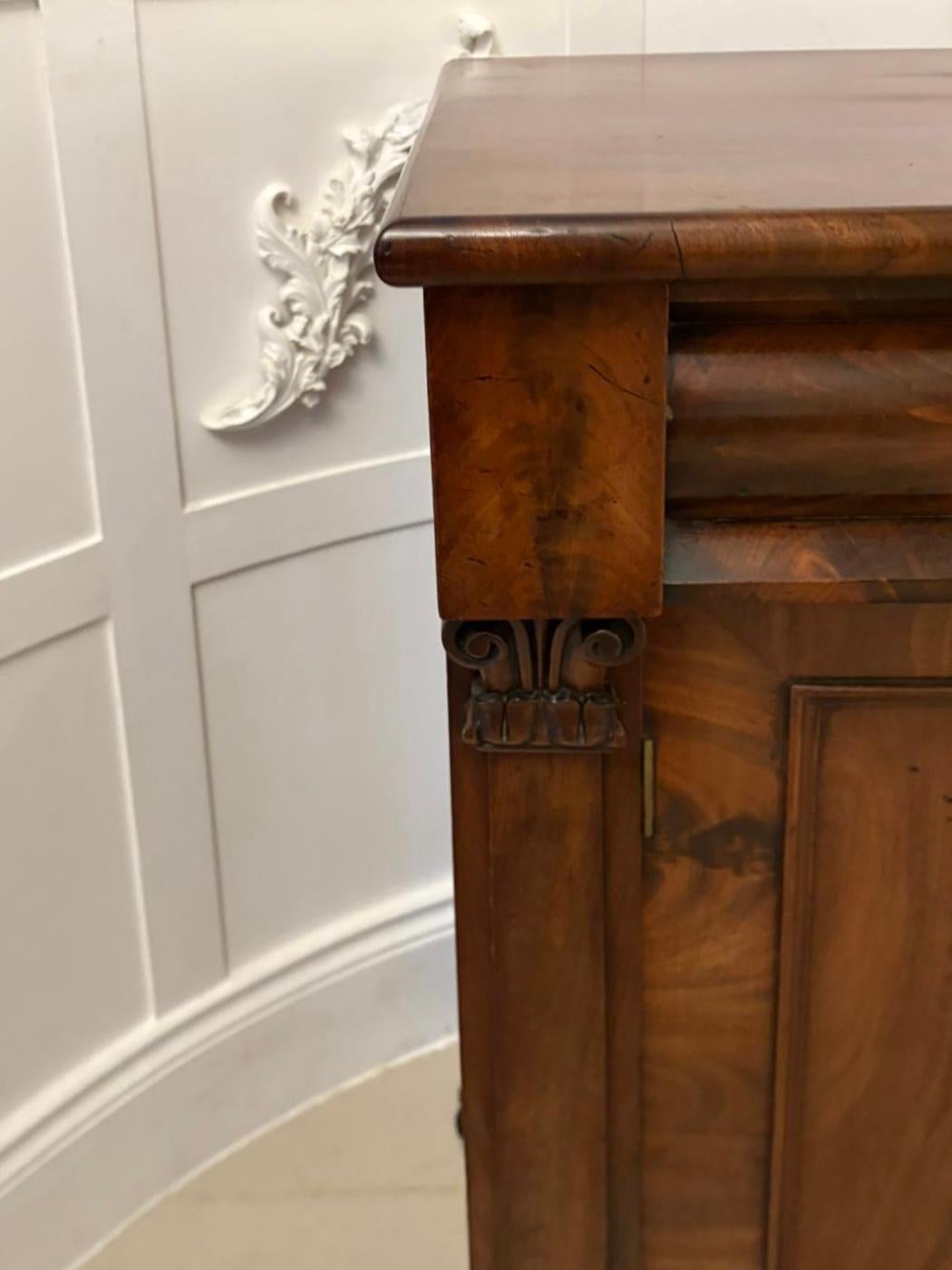 Superb Quality Antique Victorian Figured Mahogany Sideboard In Good Condition In Suffolk, GB