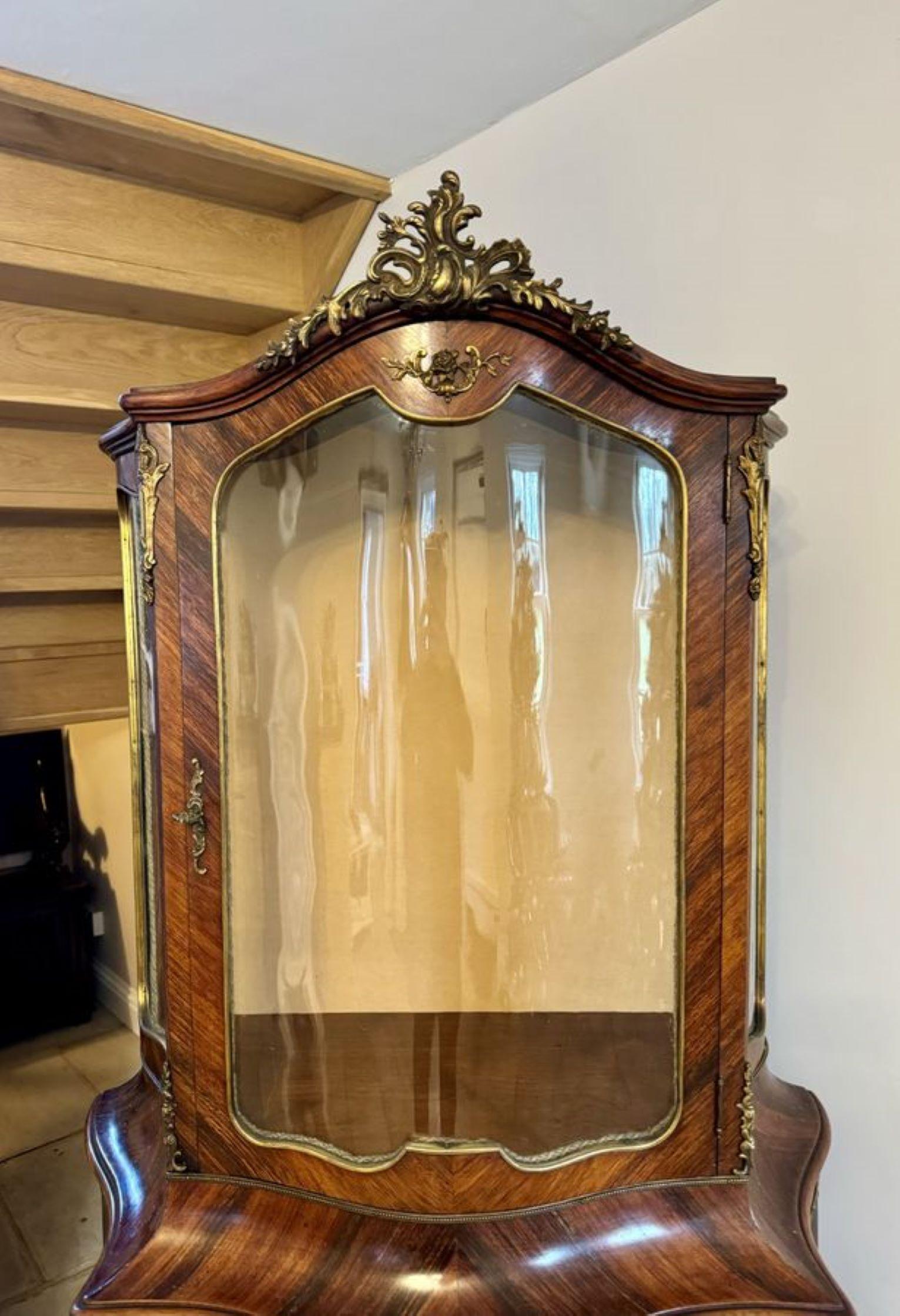 Vitrina antigua victoriana francesa de kingwood de excelente calidad Kingwood en venta
