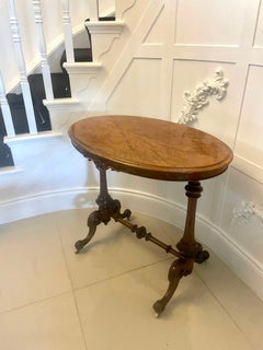 Superbe table de lampe victorienne en ronce de noyer incrustée de superbe qualité