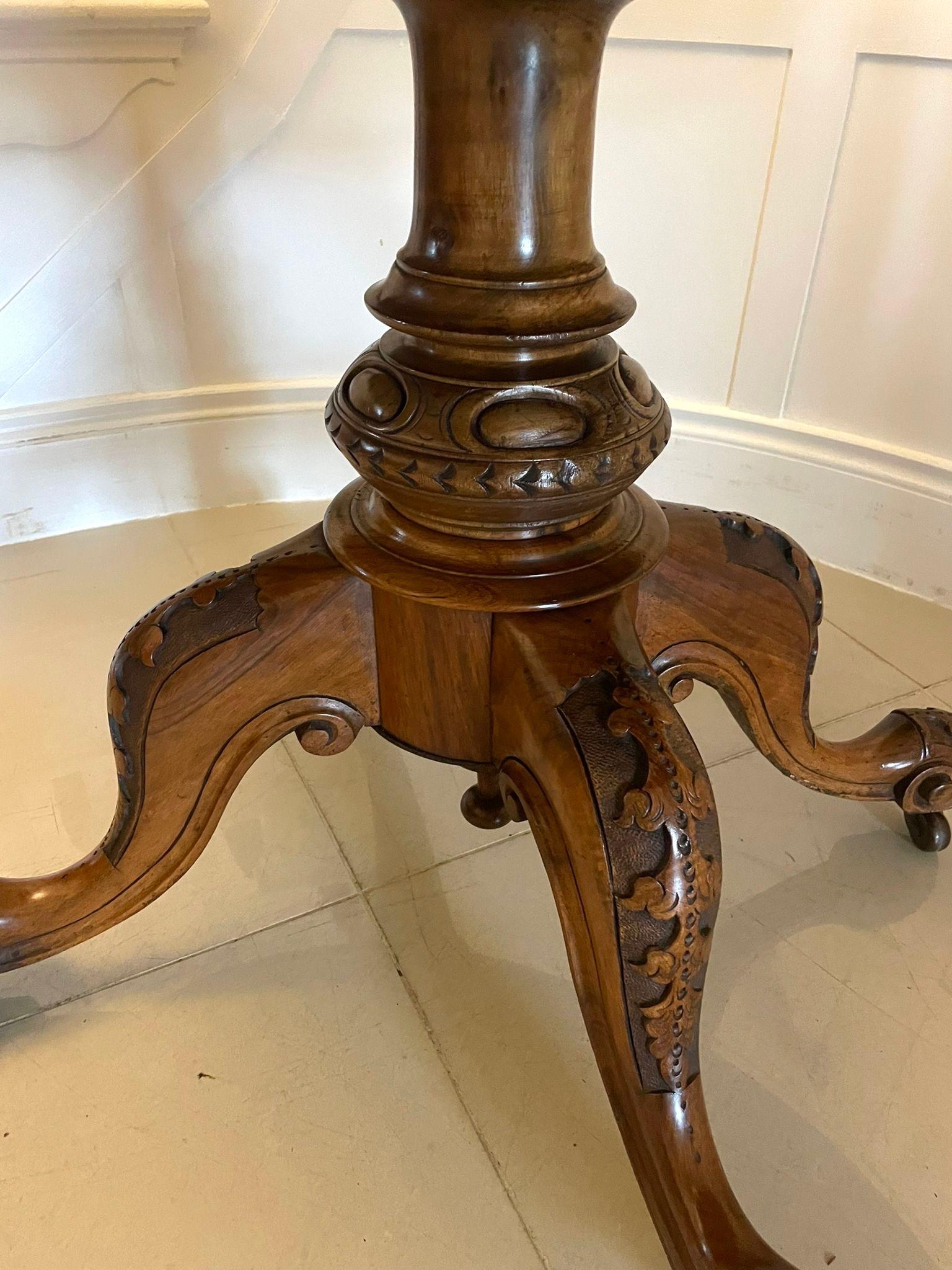 Superb Quality Antique Victorian Oval Burr Walnut Dining Table  For Sale 3