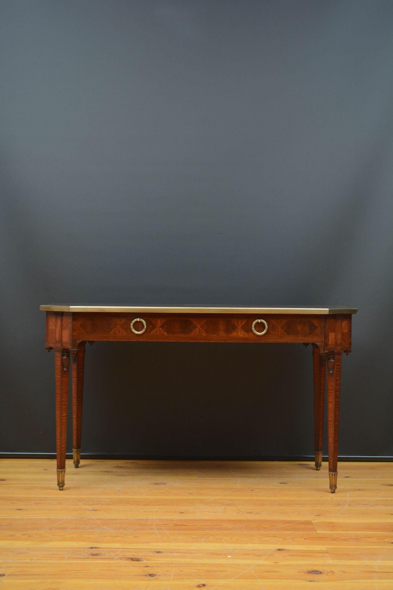 Européen Table à écrire ancienne de grande qualité en vente