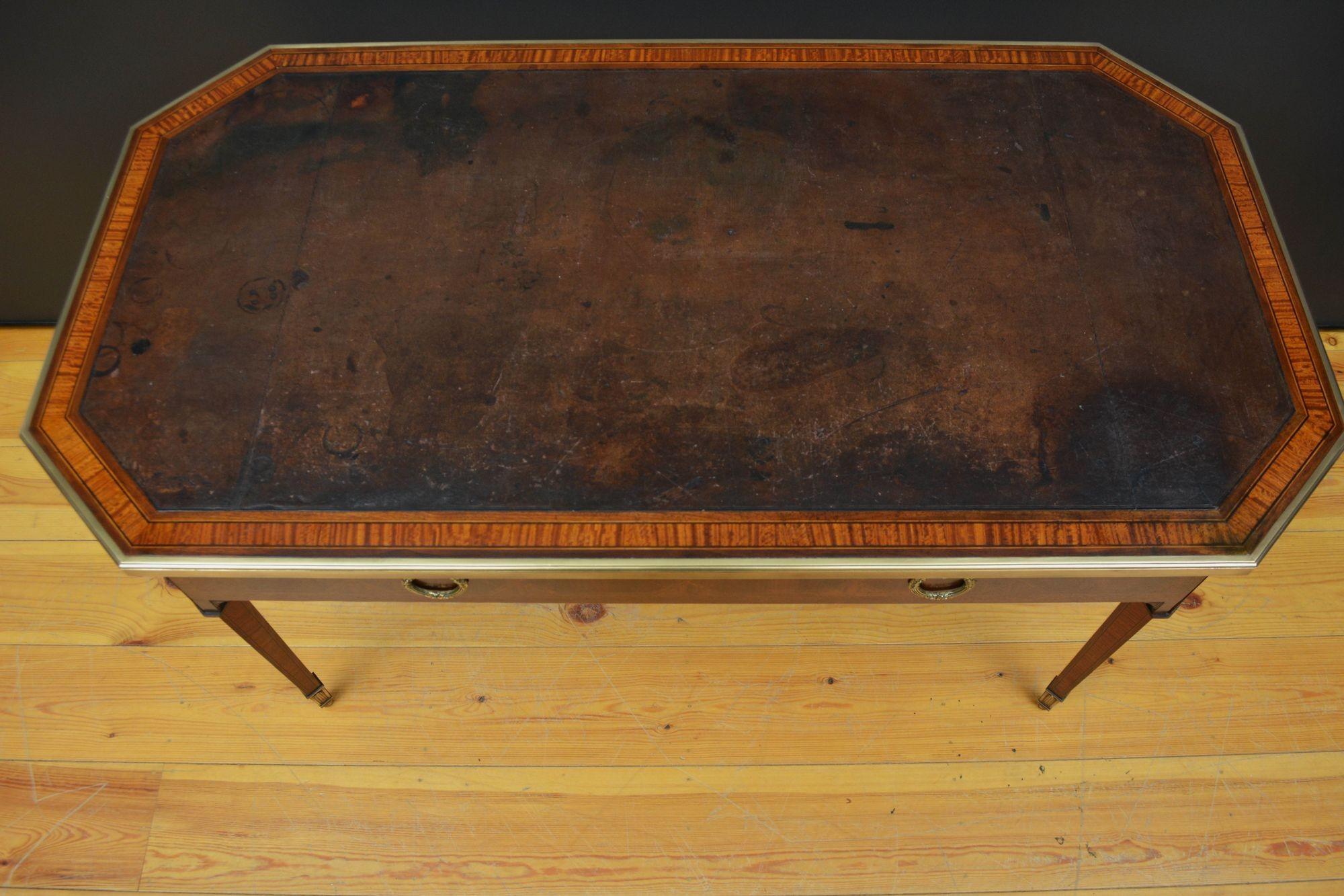 Acajou Table à écrire ancienne de grande qualité en vente