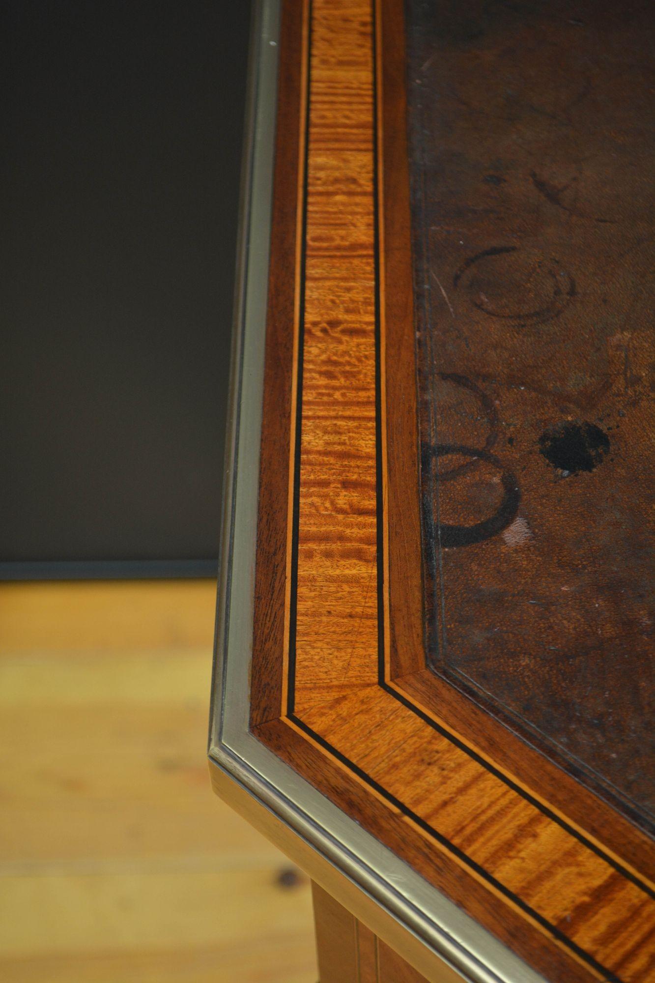 Table à écrire ancienne de grande qualité en vente 2