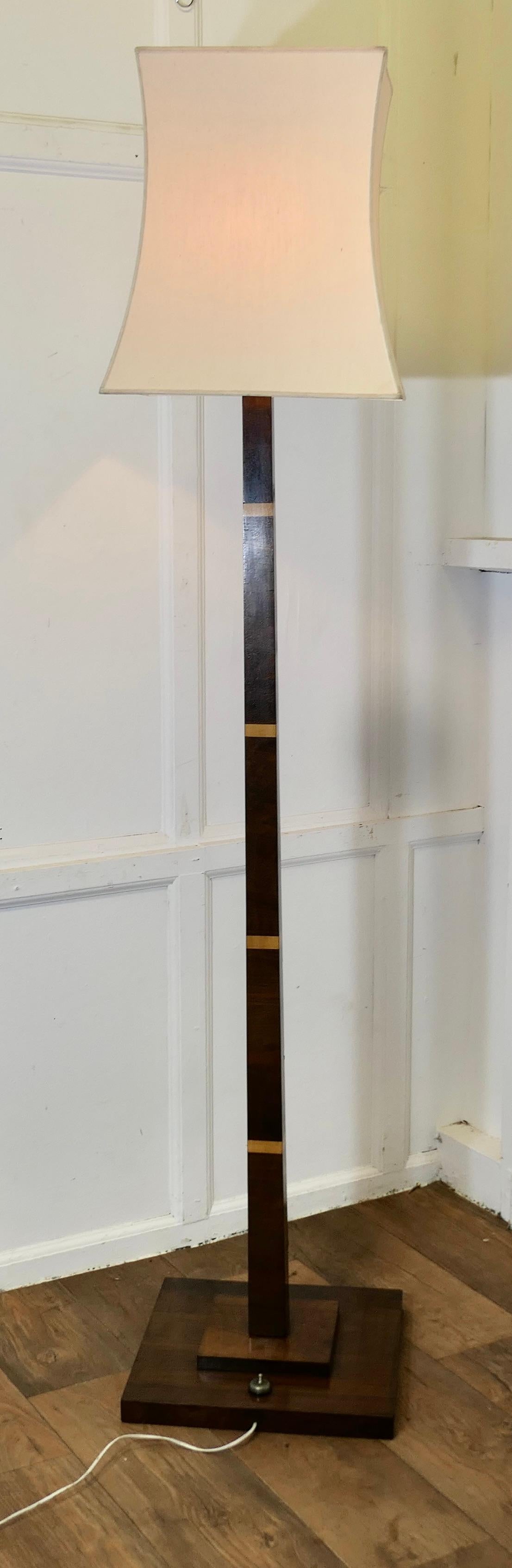 Superb Quality Art Deco Odeon Style Golden Walnut Floor Lamp In Good Condition For Sale In Godshill, Isle of Wight