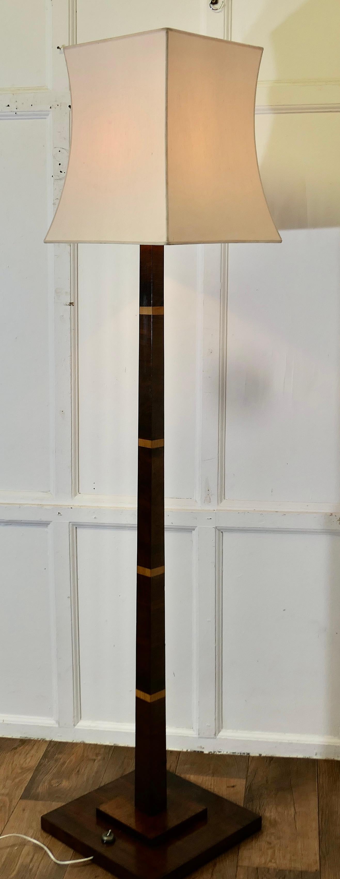 Early 20th Century Superb Quality Art Deco Odeon Style Golden Walnut Floor Lamp For Sale
