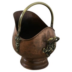Superbe casque en cuivre Arts and Crafts