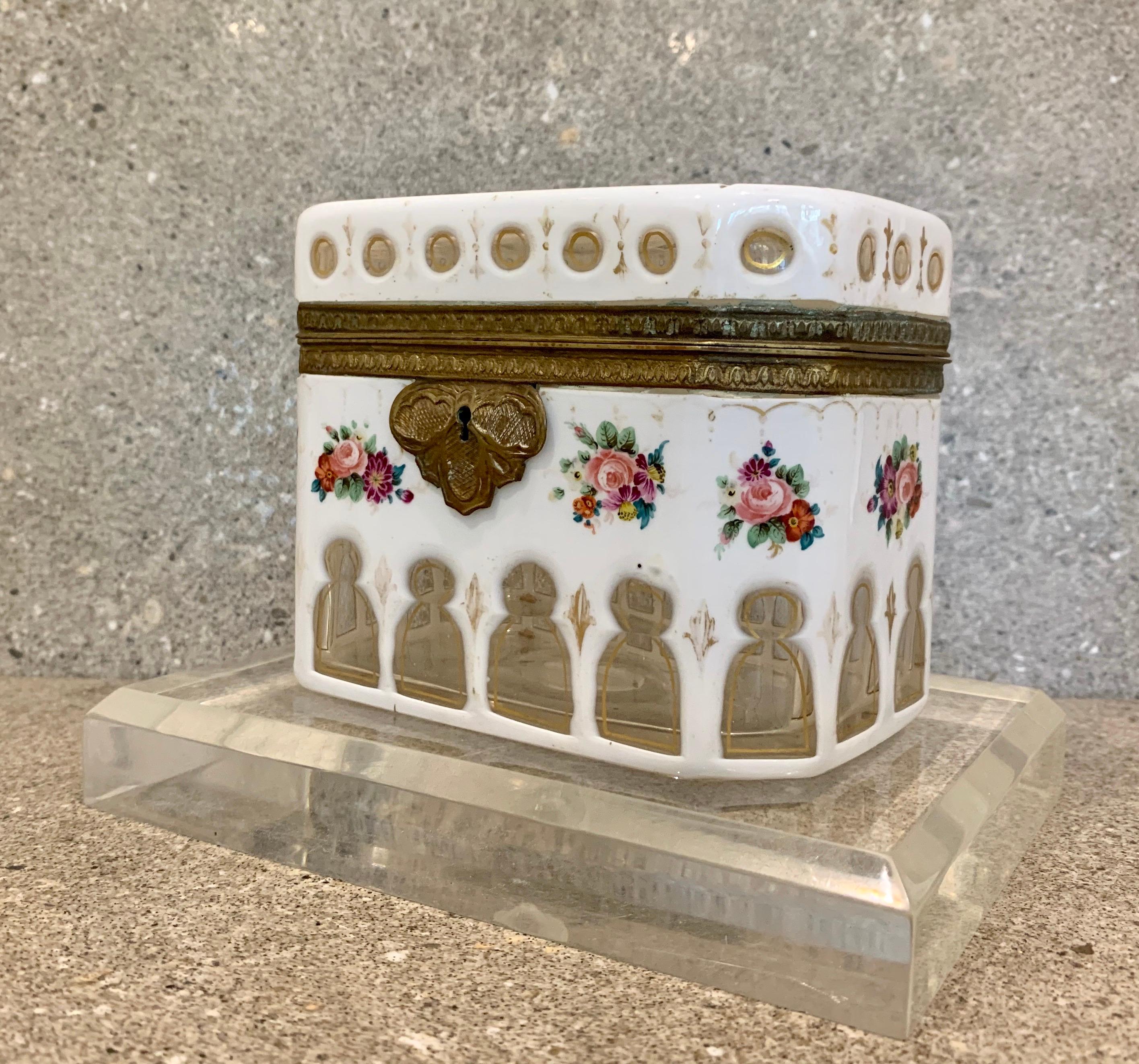 Made in Bohemia. A white overlay heavy high quality casket skilfully hand enamelled with
a floral decoration all over the top and sides. This box has a finely cast gilt
bronze escutcheon and mounts.
The measurements are 5.5 Inches Wide by 4.5
