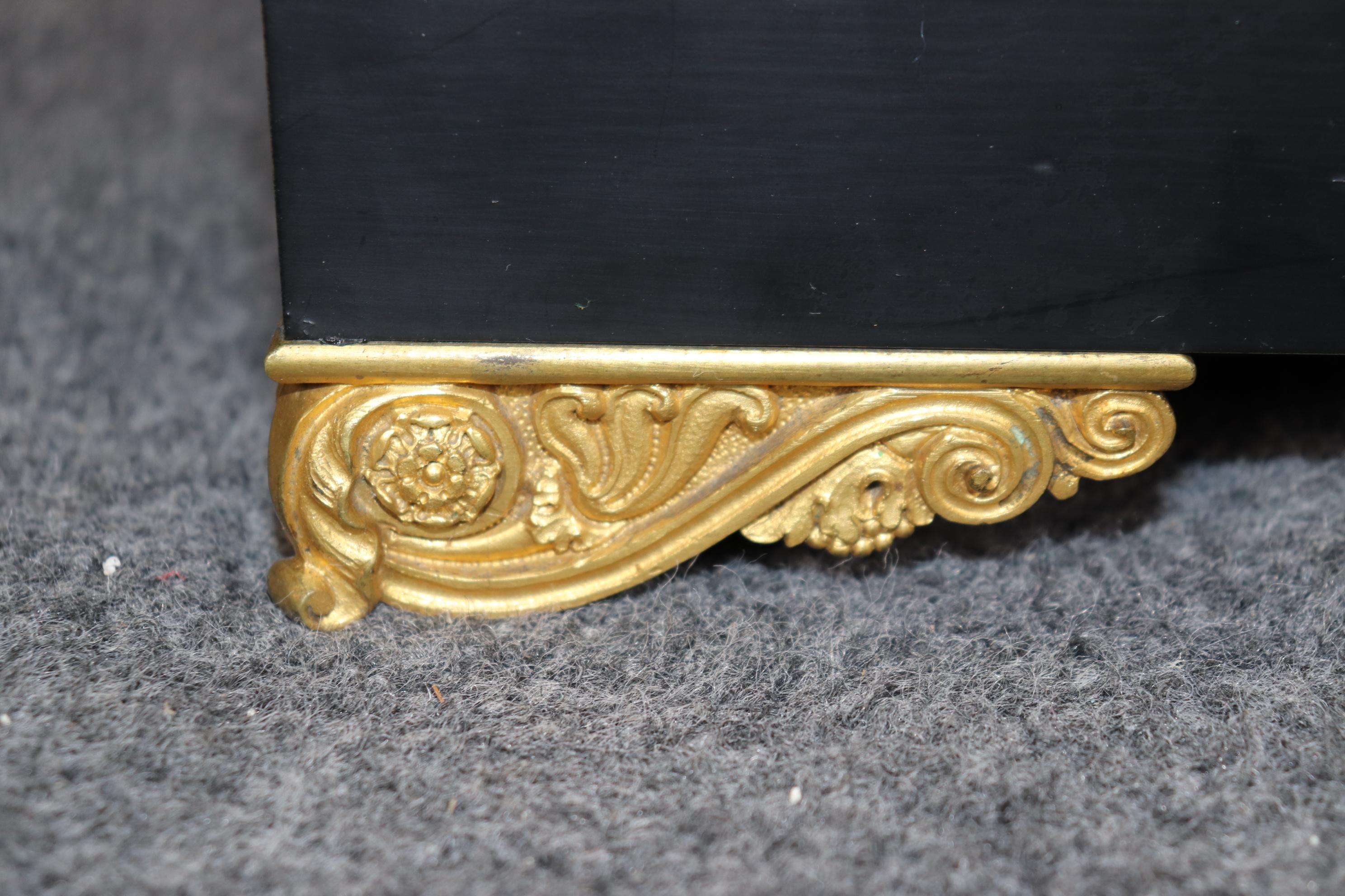 Reloj Figural de Bronce Ebonizado Imperio Francés de Magnífica Calidad Montado en Ormulu en venta 9