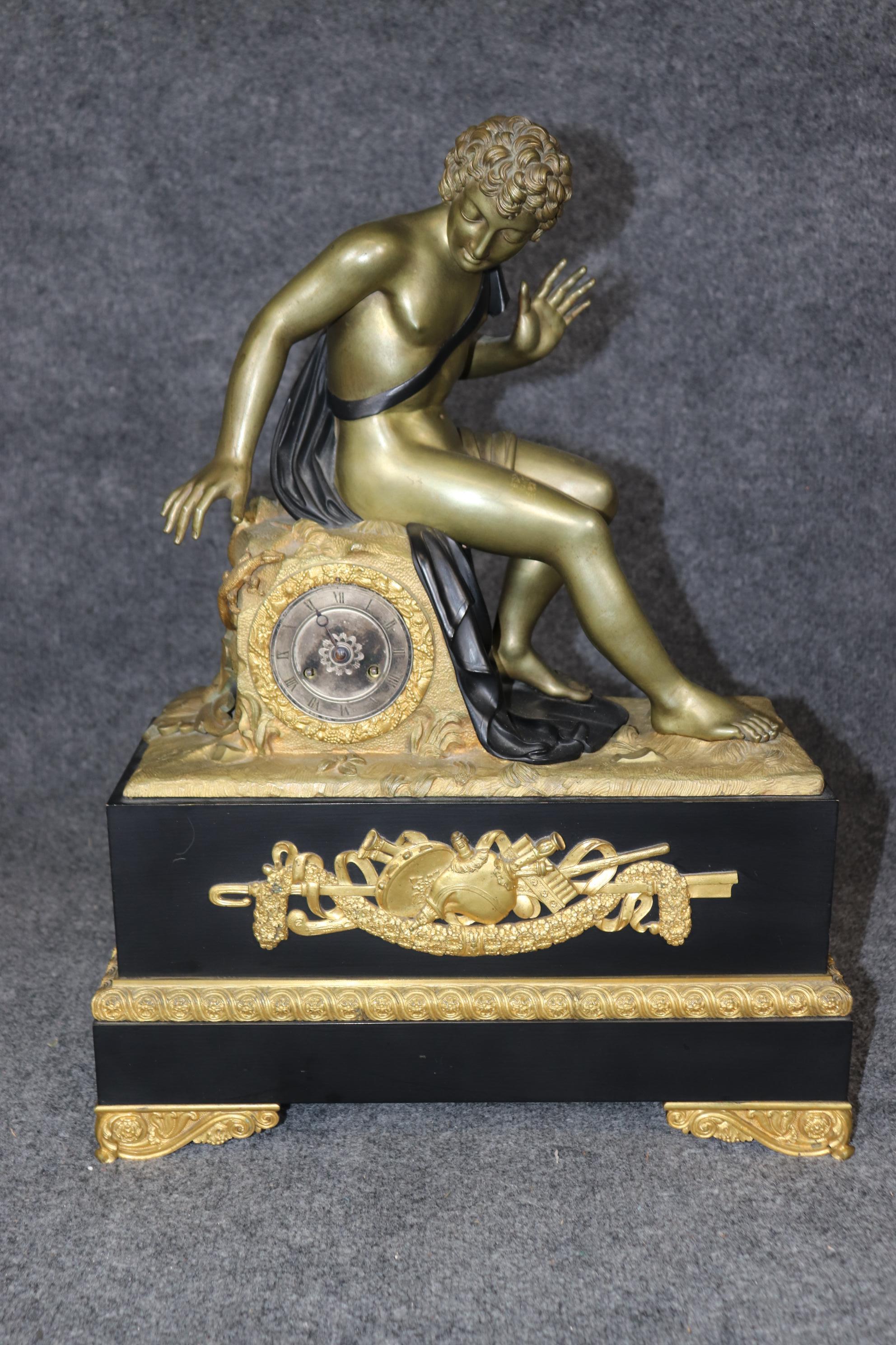 Reloj Figural de Bronce Ebonizado Imperio Francés de Magnífica Calidad Montado en Ormulu principios del siglo XX en venta