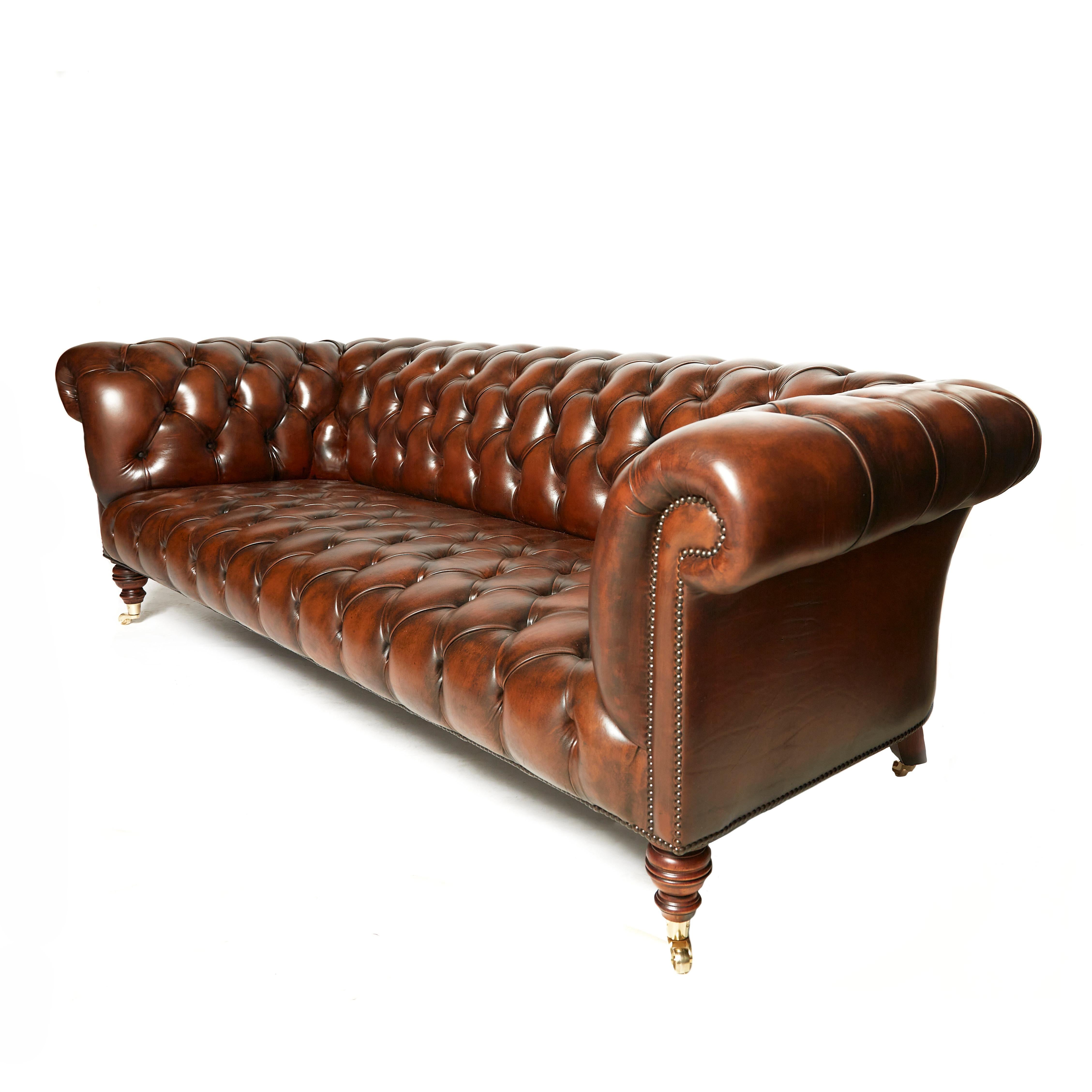Superb Quality Classic English Chesterfield Sofa 1