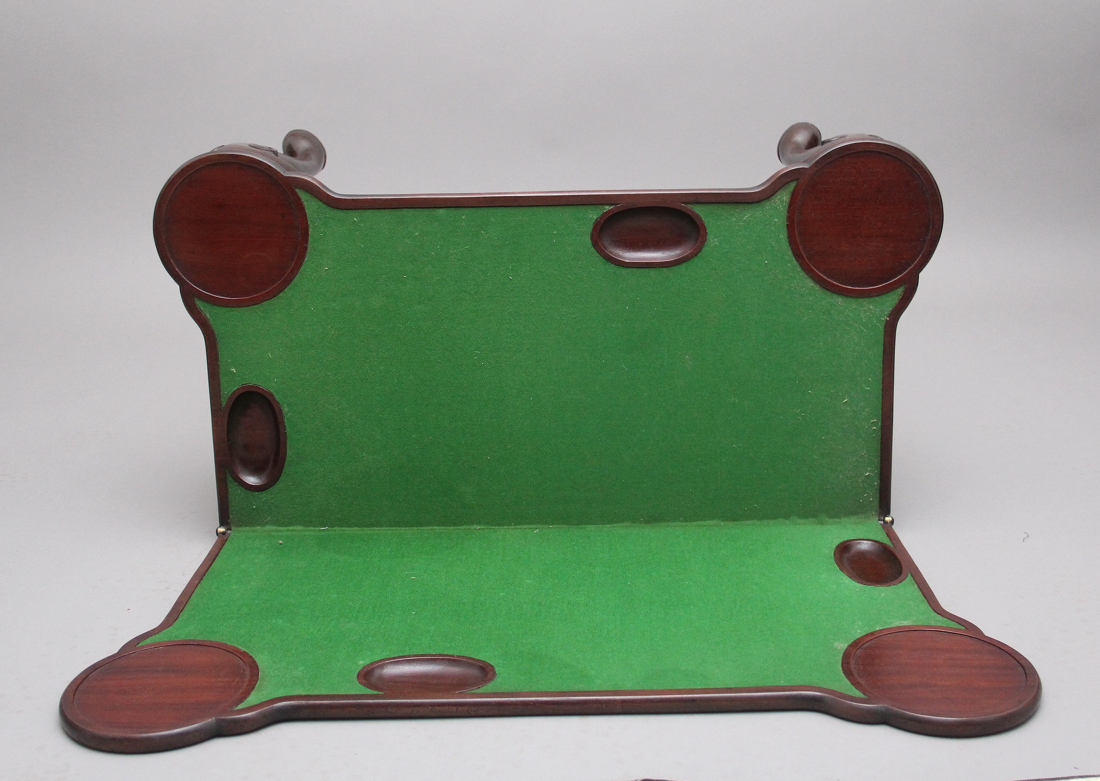 Mahagoni-Spieltisch in hervorragender Qualität aus dem frühen 18. Jahrhundert im Angebot 5