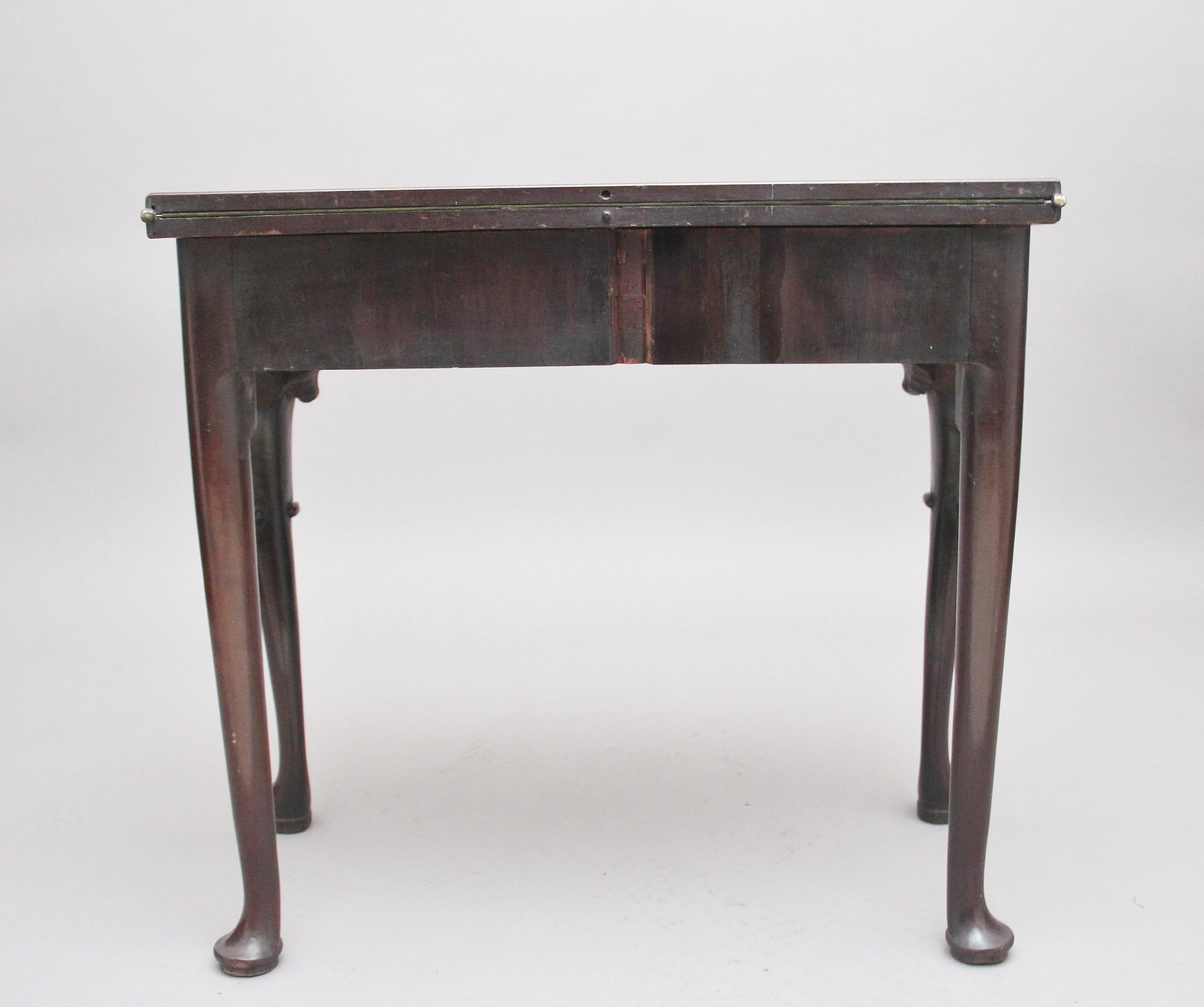 Mahagoni-Spieltisch in hervorragender Qualität aus dem frühen 18. Jahrhundert im Angebot 2