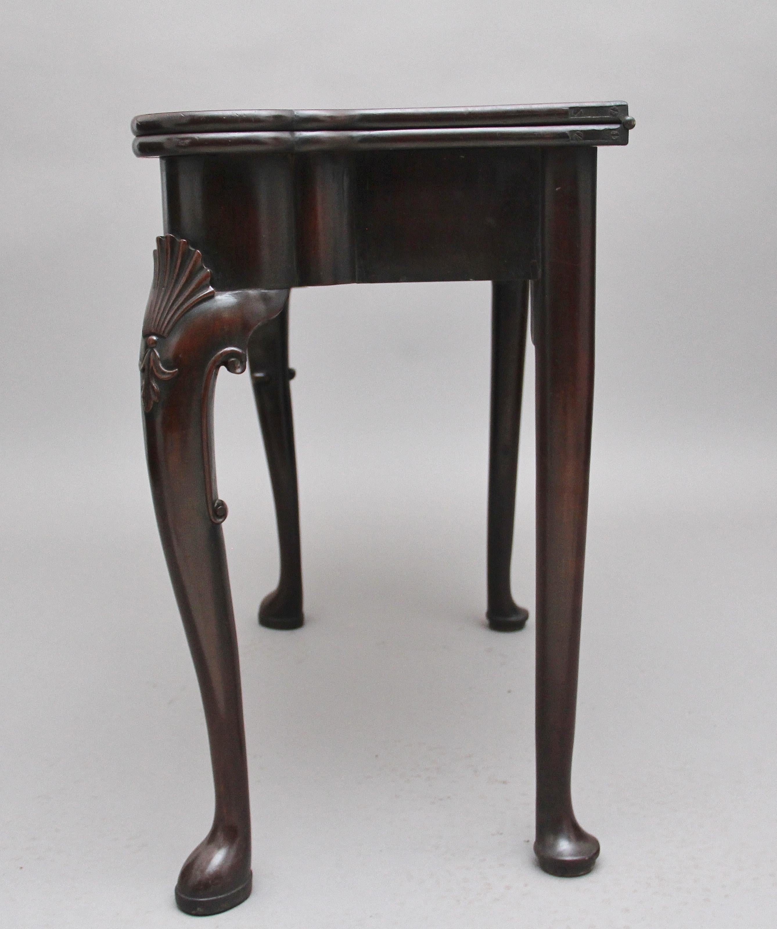 Mahagoni-Spieltisch in hervorragender Qualität aus dem frühen 18. Jahrhundert im Angebot 3