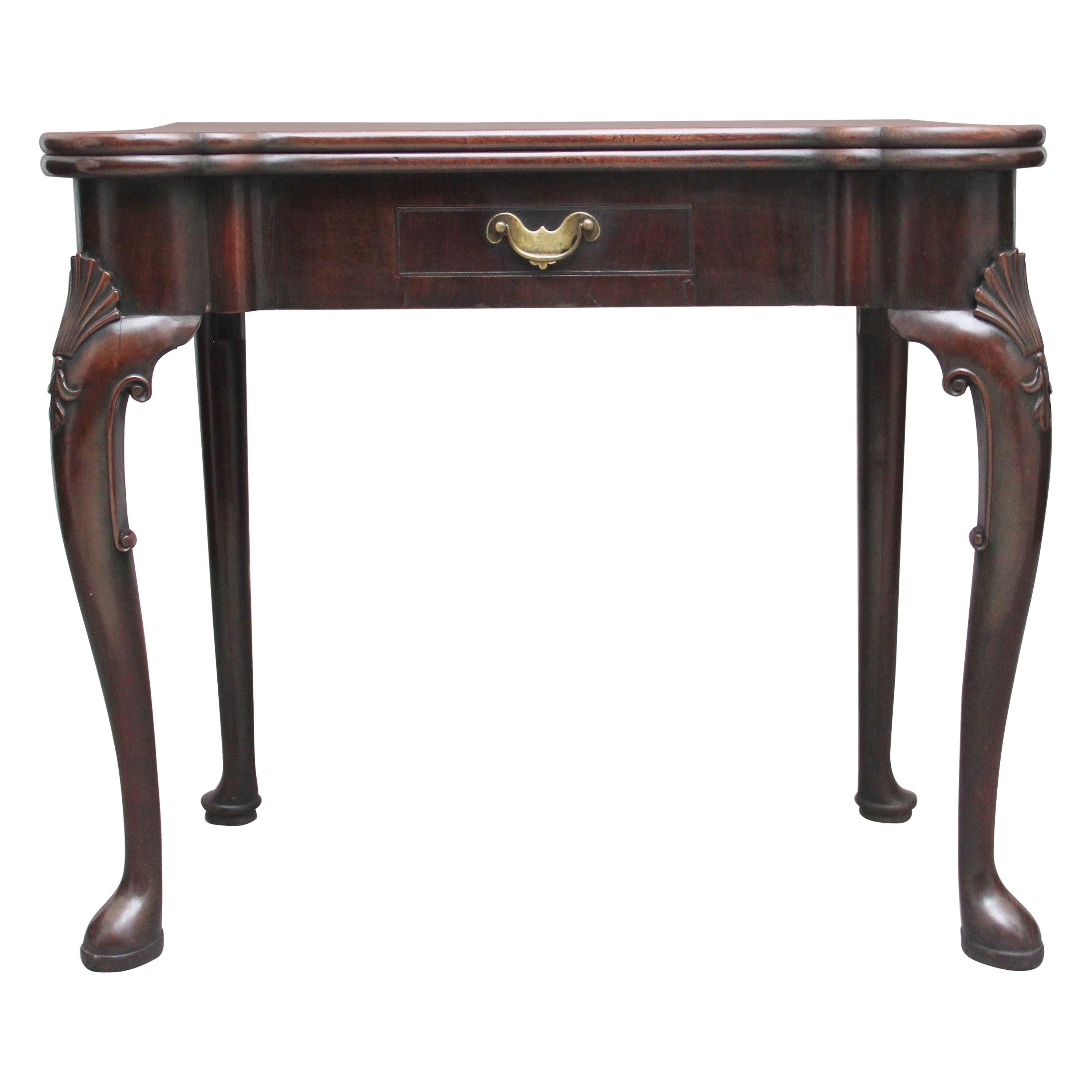 Mahagoni-Spieltisch in hervorragender Qualität aus dem frühen 18. Jahrhundert im Angebot