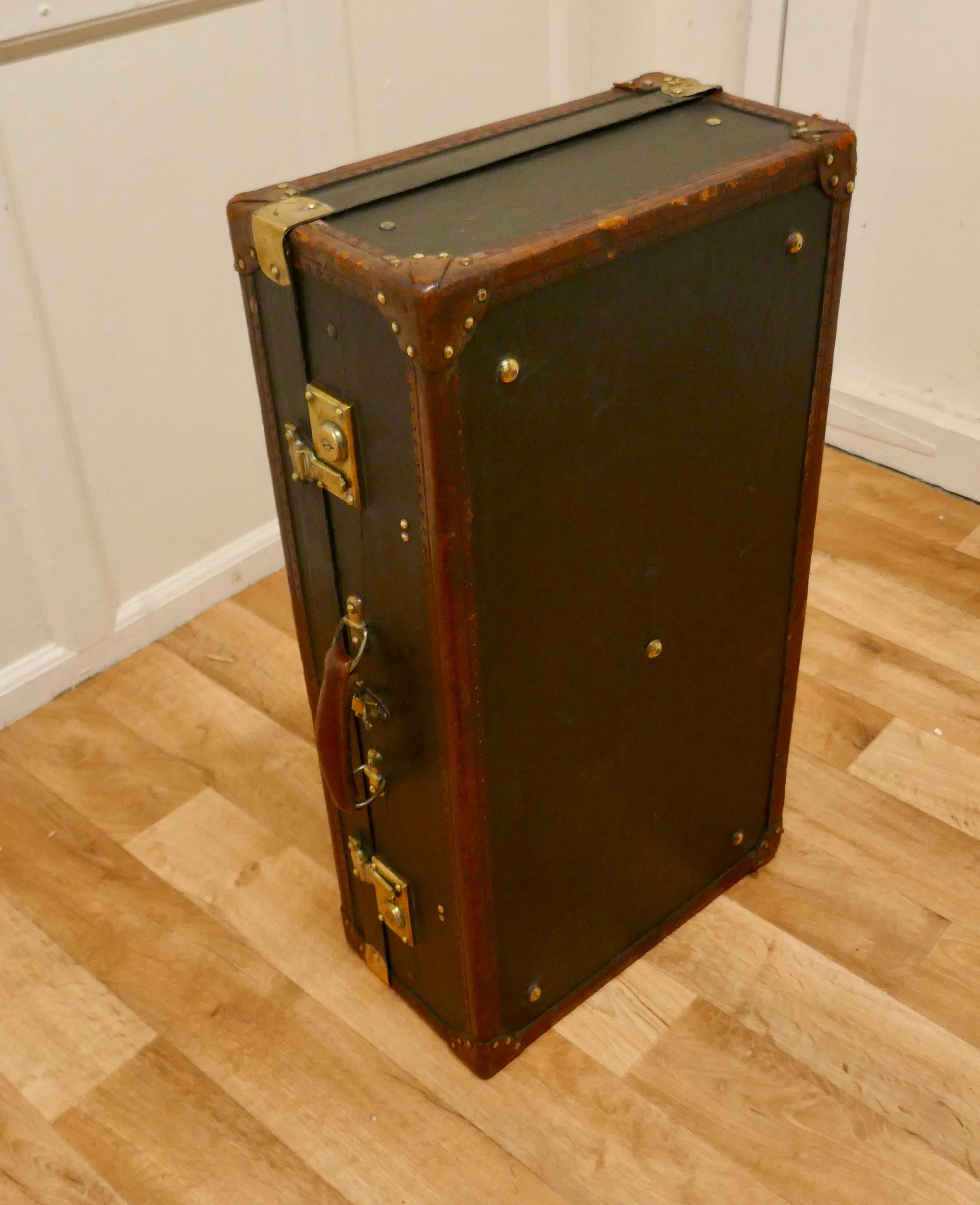 19th Century Superb Quality French Canvas and Leather Suit Case For Sale