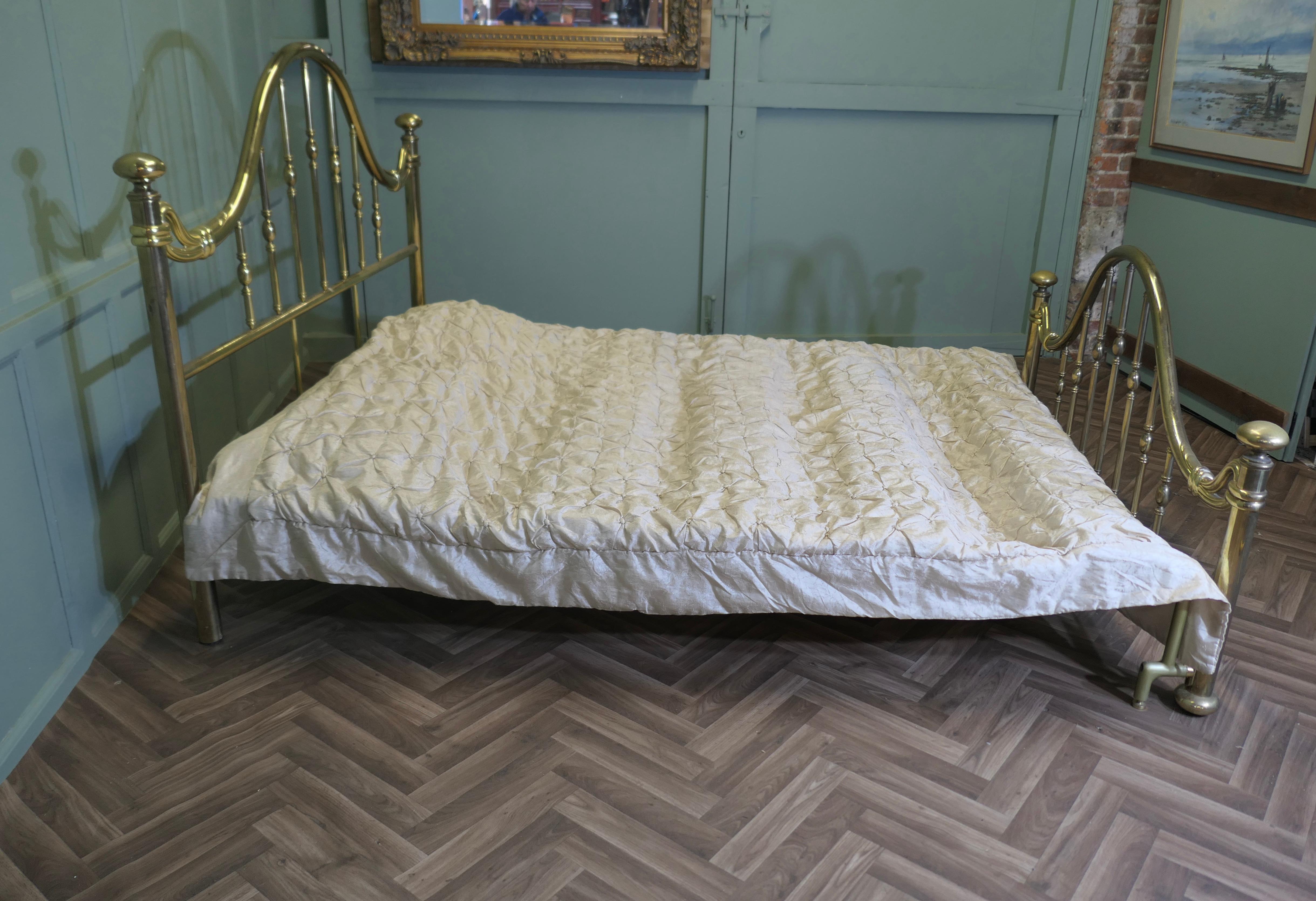 Superb Quality French Long King Size Brass Bed In Good Condition For Sale In Godshill, Isle of Wight