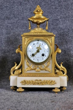 Superbe ensemble d'horloges Louis XV françaises en bronze et marbre blanc