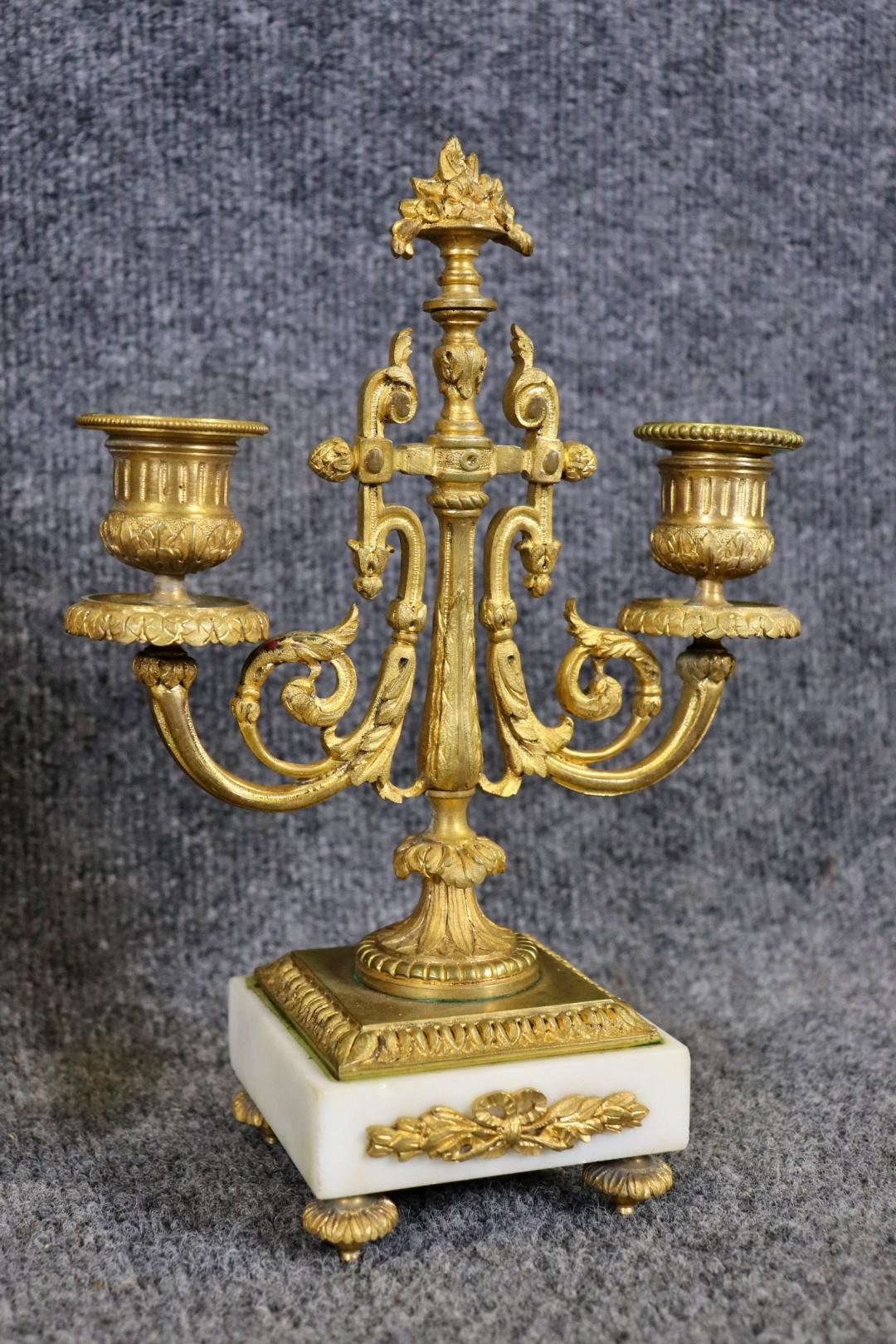 Superb Quality French Louis XV Bronze and White Marble Clock Set In Good Condition For Sale In Swedesboro, NJ