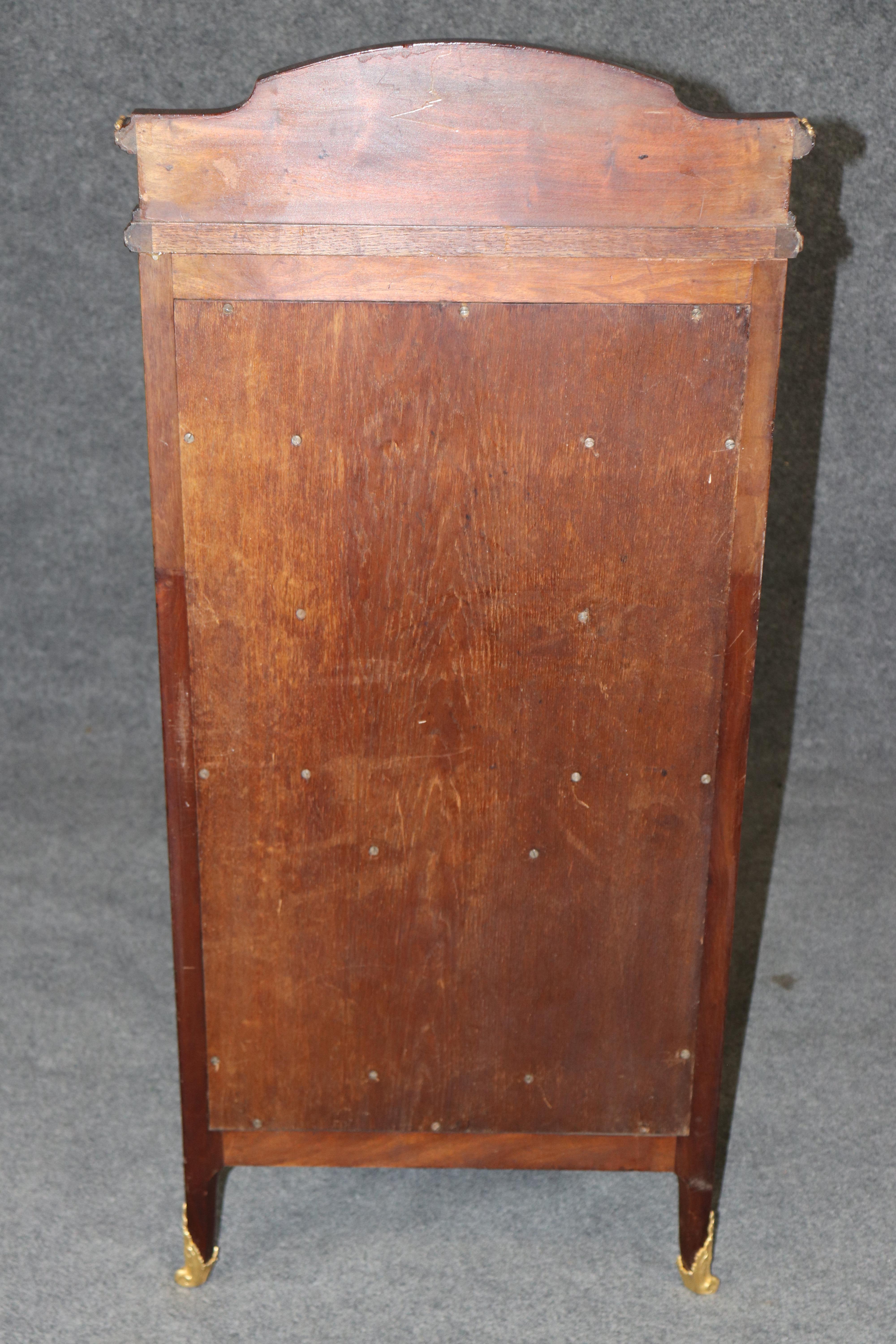 Superba qualità francese Luigi XV in legno di noce e bronzo, portariviste musicali Canterbury Rack in vendita 11