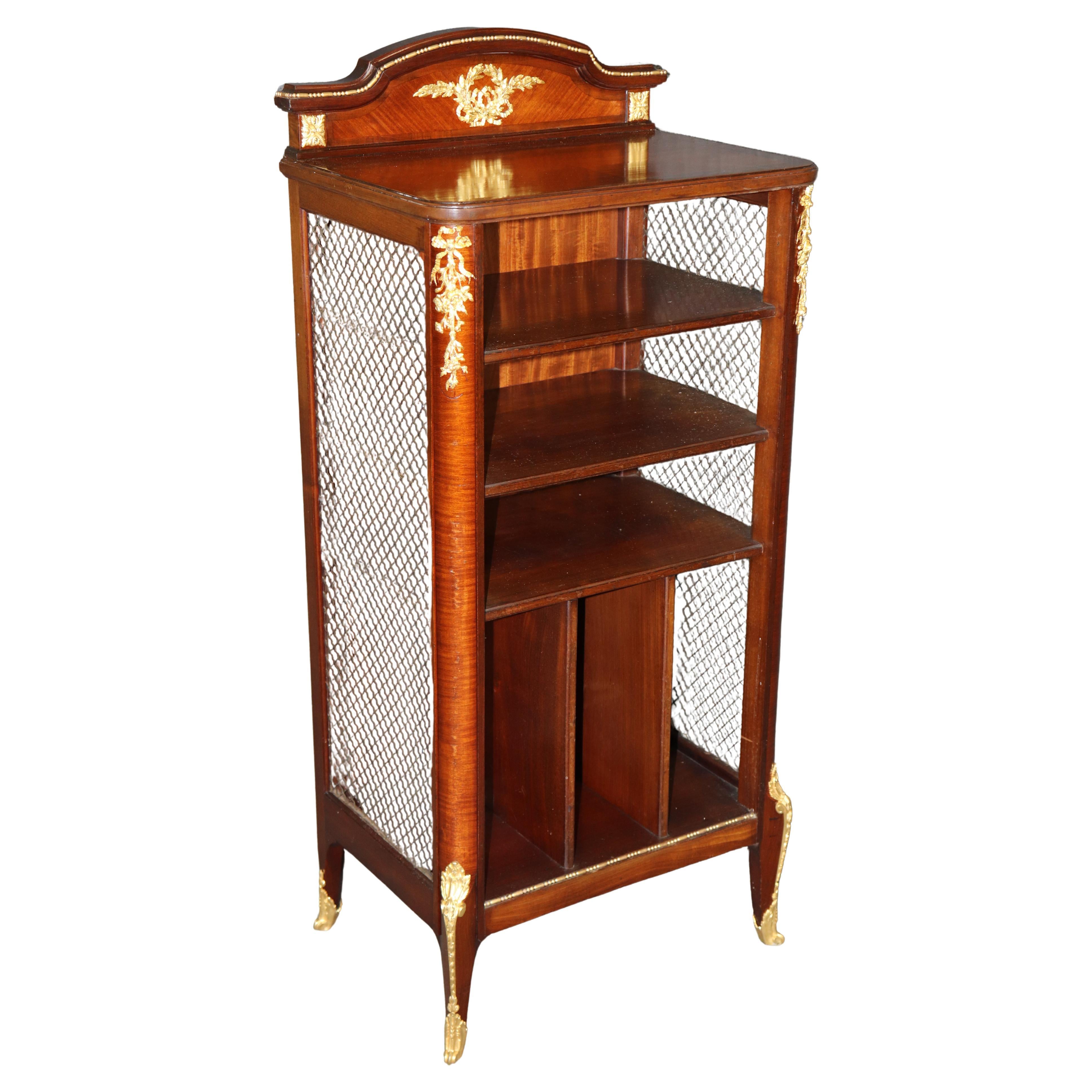 Superba qualità francese Luigi XV in legno di noce e bronzo, portariviste musicali Canterbury Rack