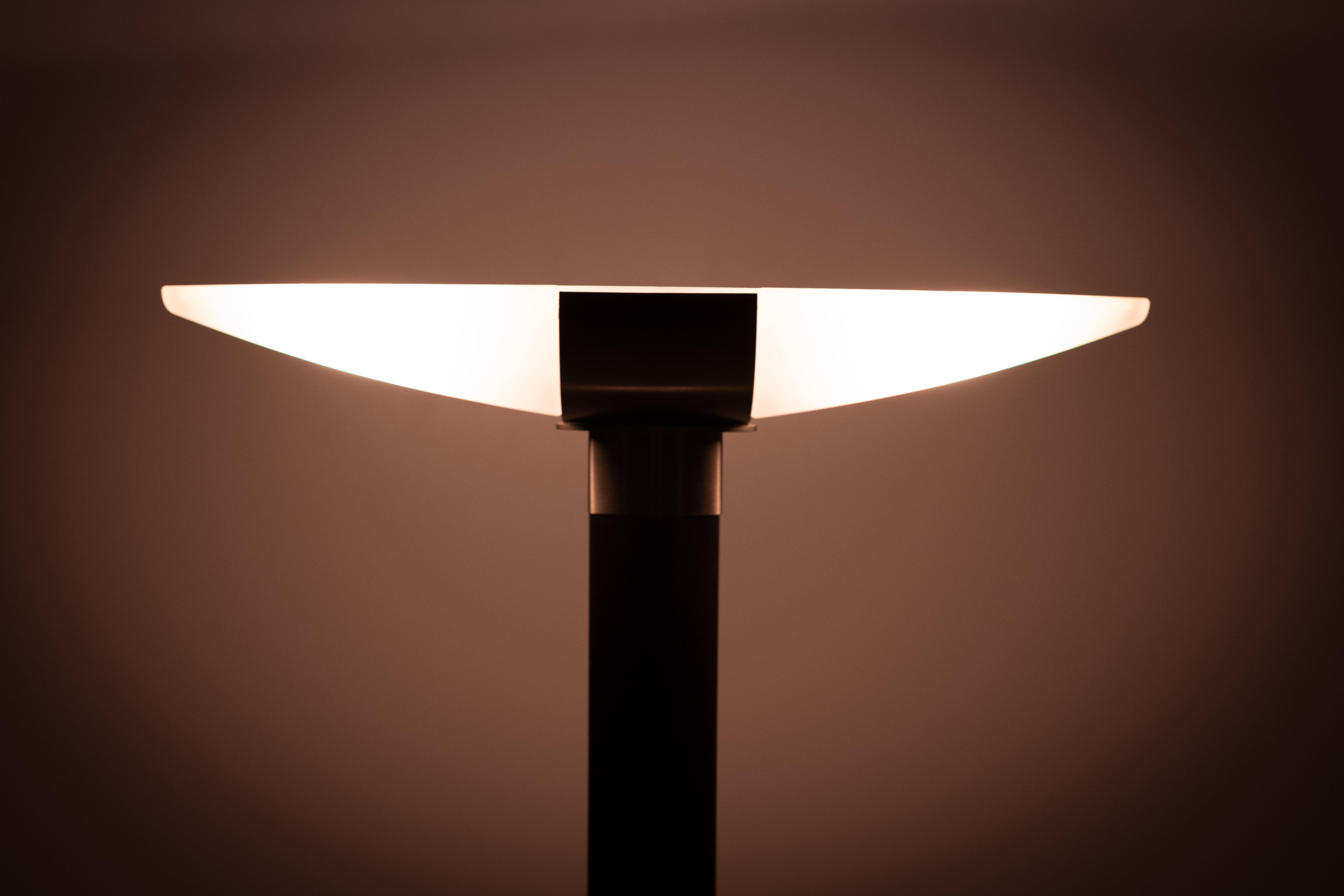 Lampada da terra Holtkotter di qualità eccellente. Germania anni '80 in vendita 1