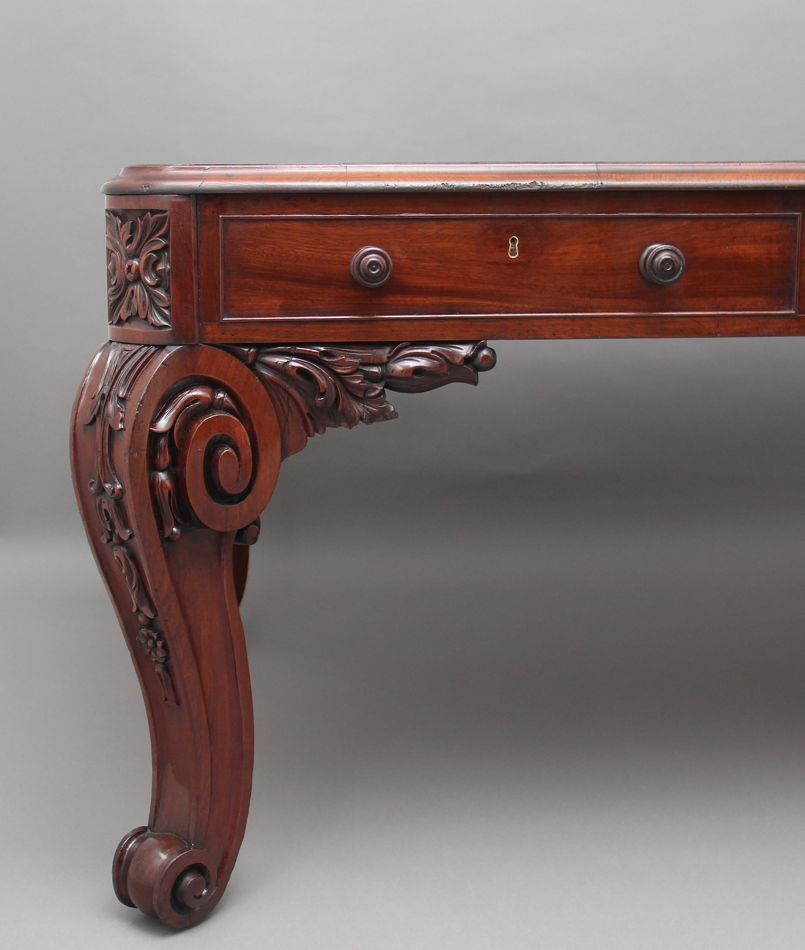 Superb Quality Large 19th Century Mahogany Desk 4