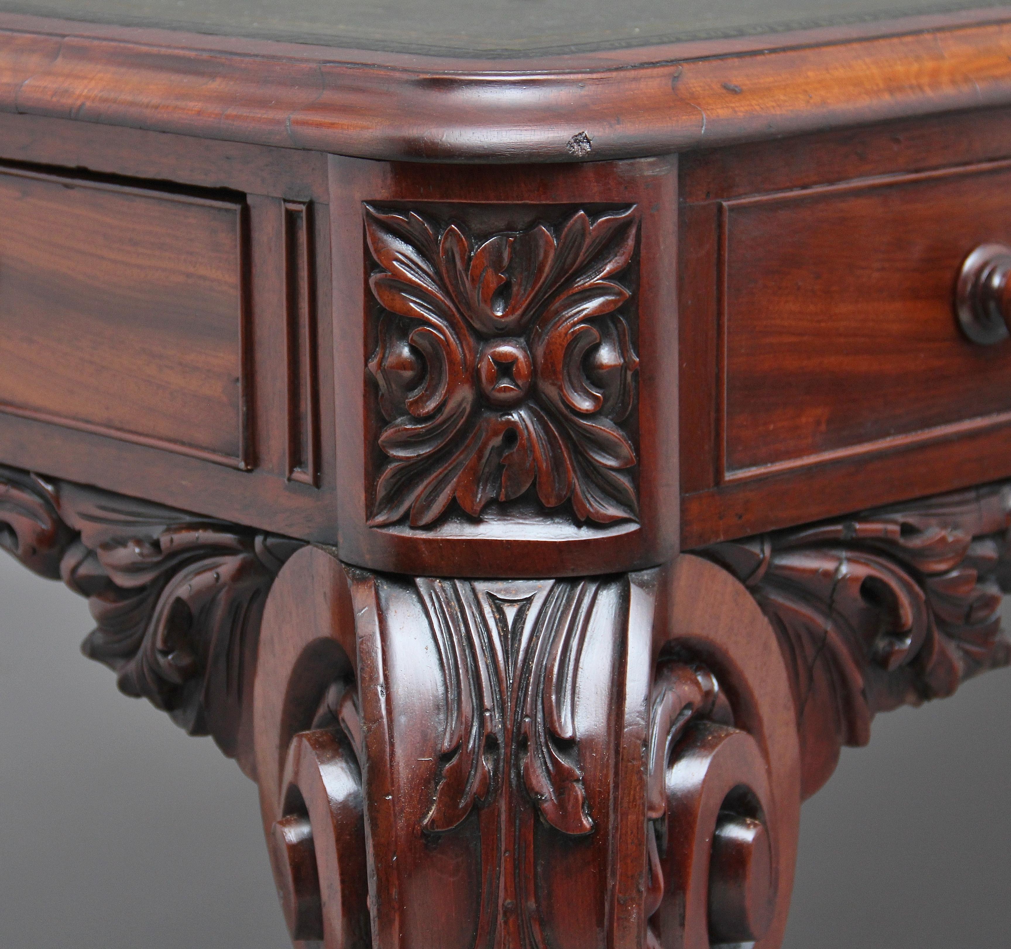 Superb Quality Large 19th Century Mahogany Desk 6