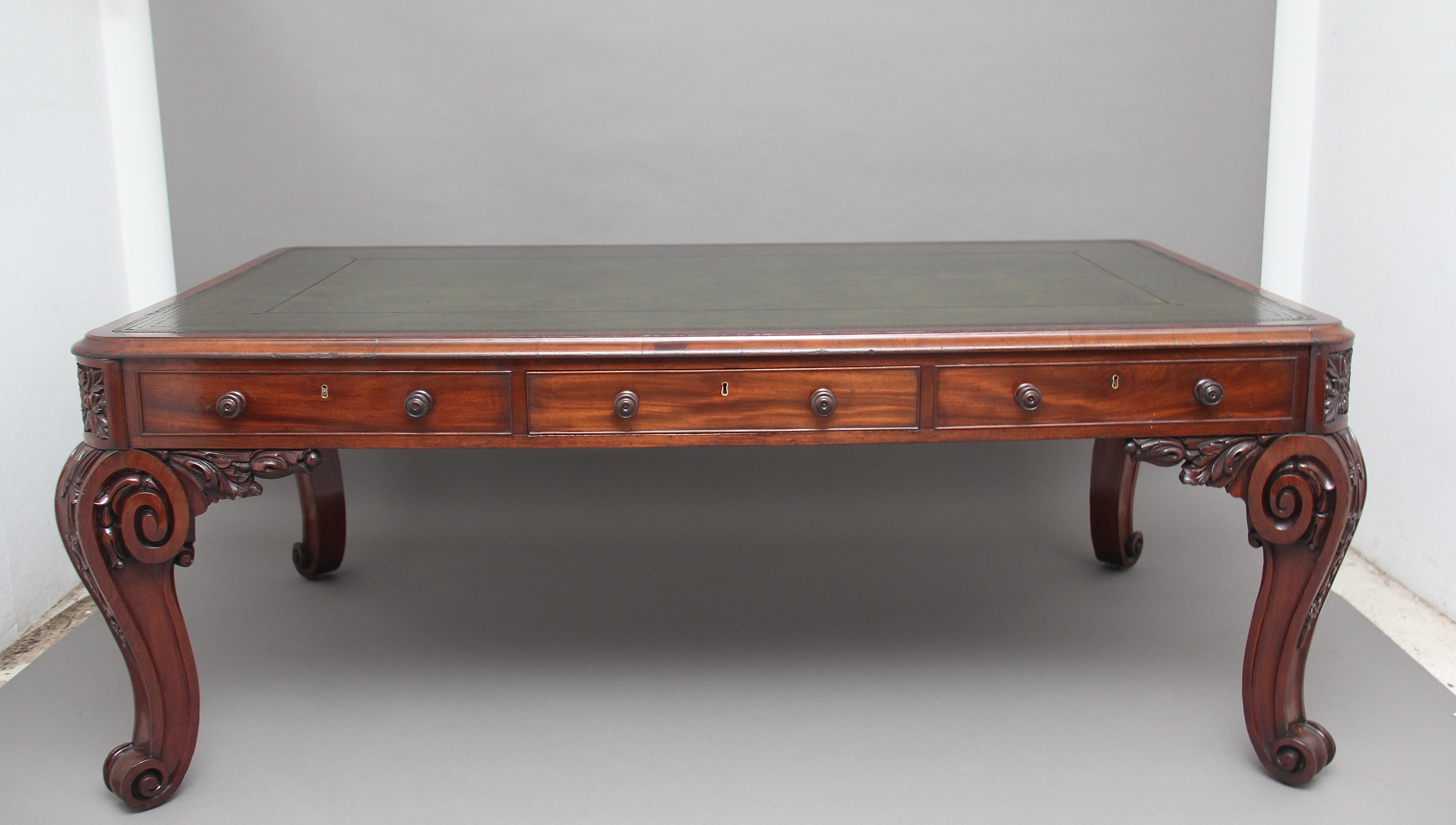 Superb Quality Large 19th Century Mahogany Desk 13