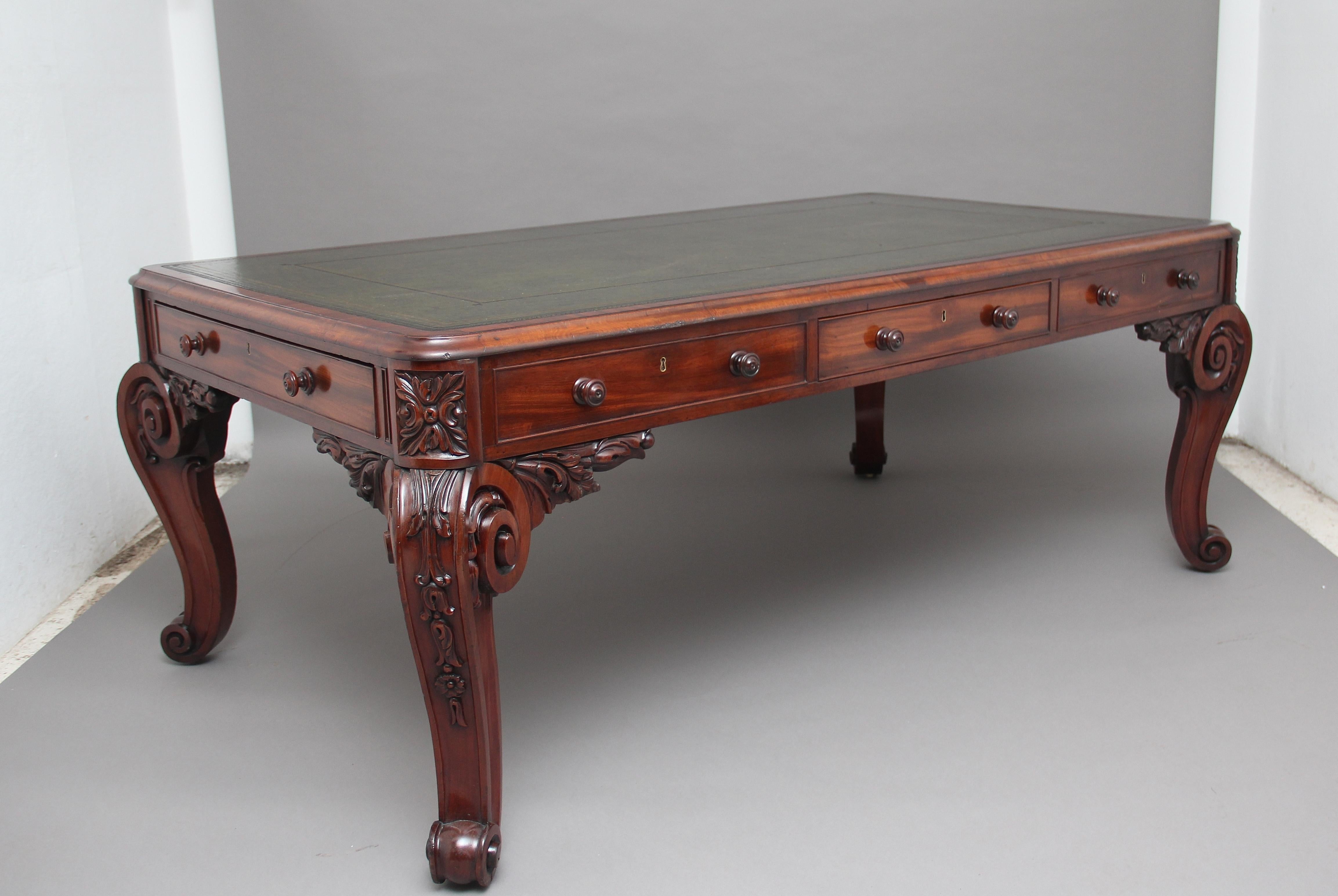 Superb Quality Large 19th Century Mahogany Desk In Good Condition In Martlesham, GB