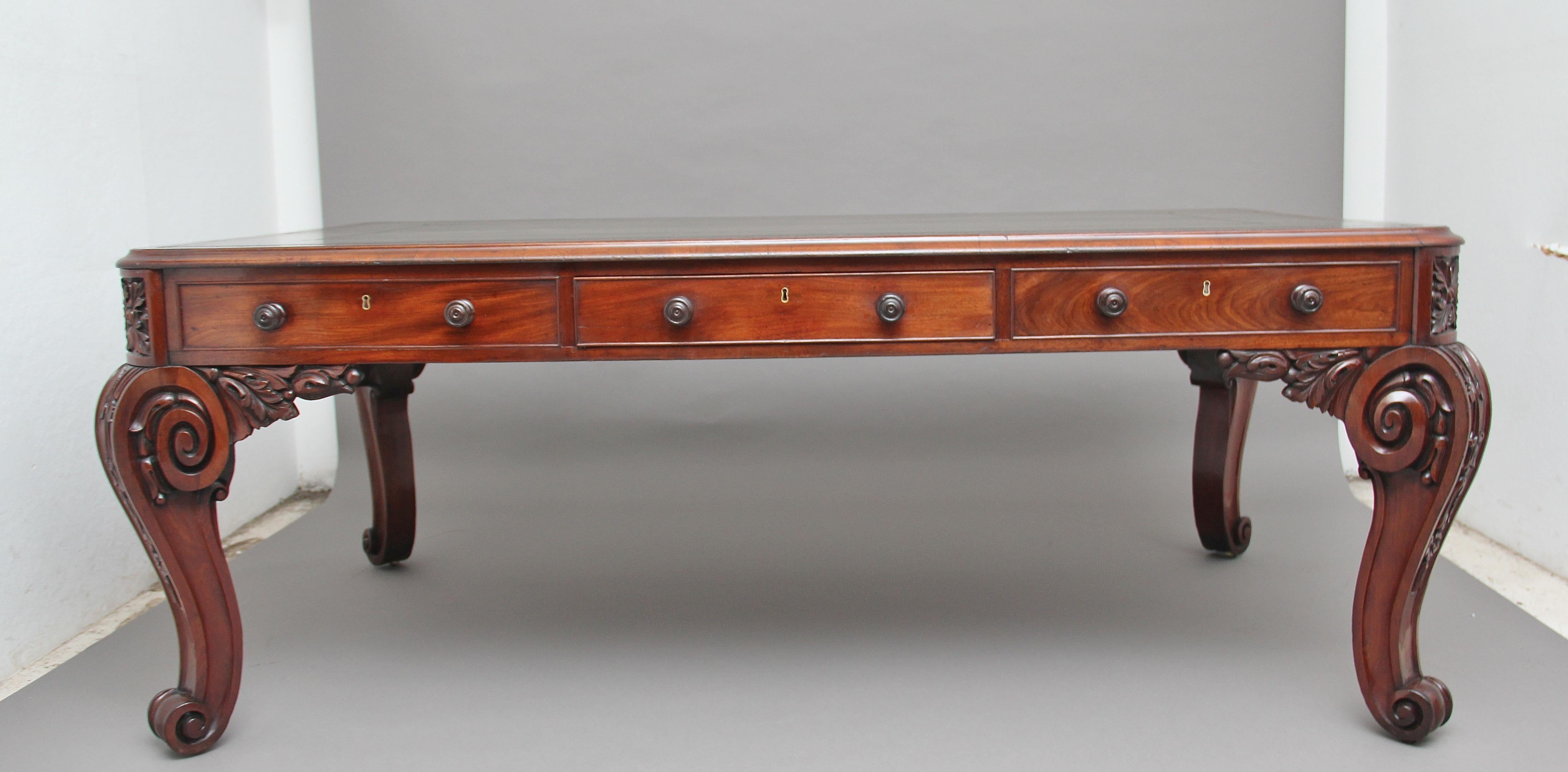 Superb Quality Large 19th Century Mahogany Desk 2