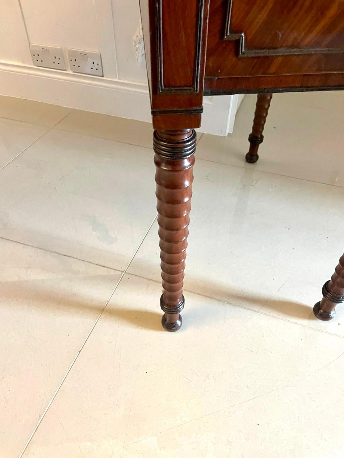 Hervorragende Qualität große antike George III Figured Mahagoni Sideboard im Angebot 5