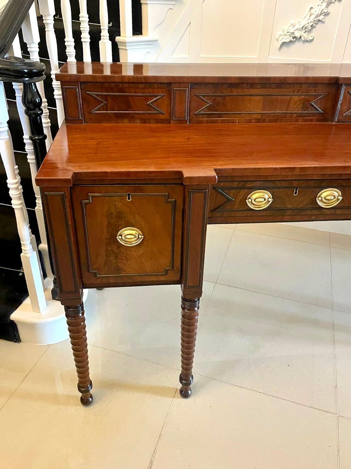 Hervorragende Qualität große antike George III Figured Mahagoni Sideboard im Angebot 6