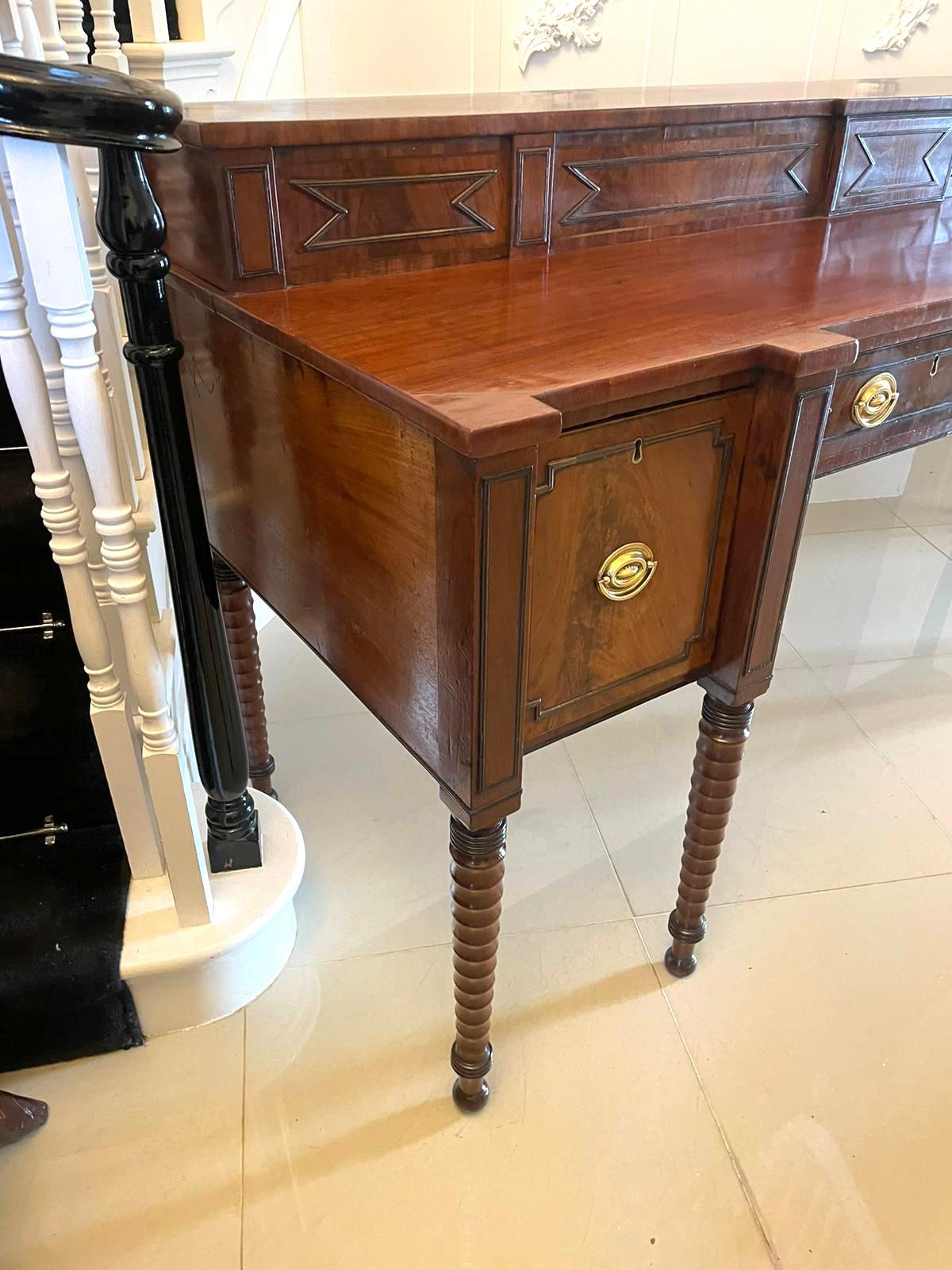 Hervorragende Qualität große antike George III Figured Mahagoni Sideboard (Sonstiges) im Angebot