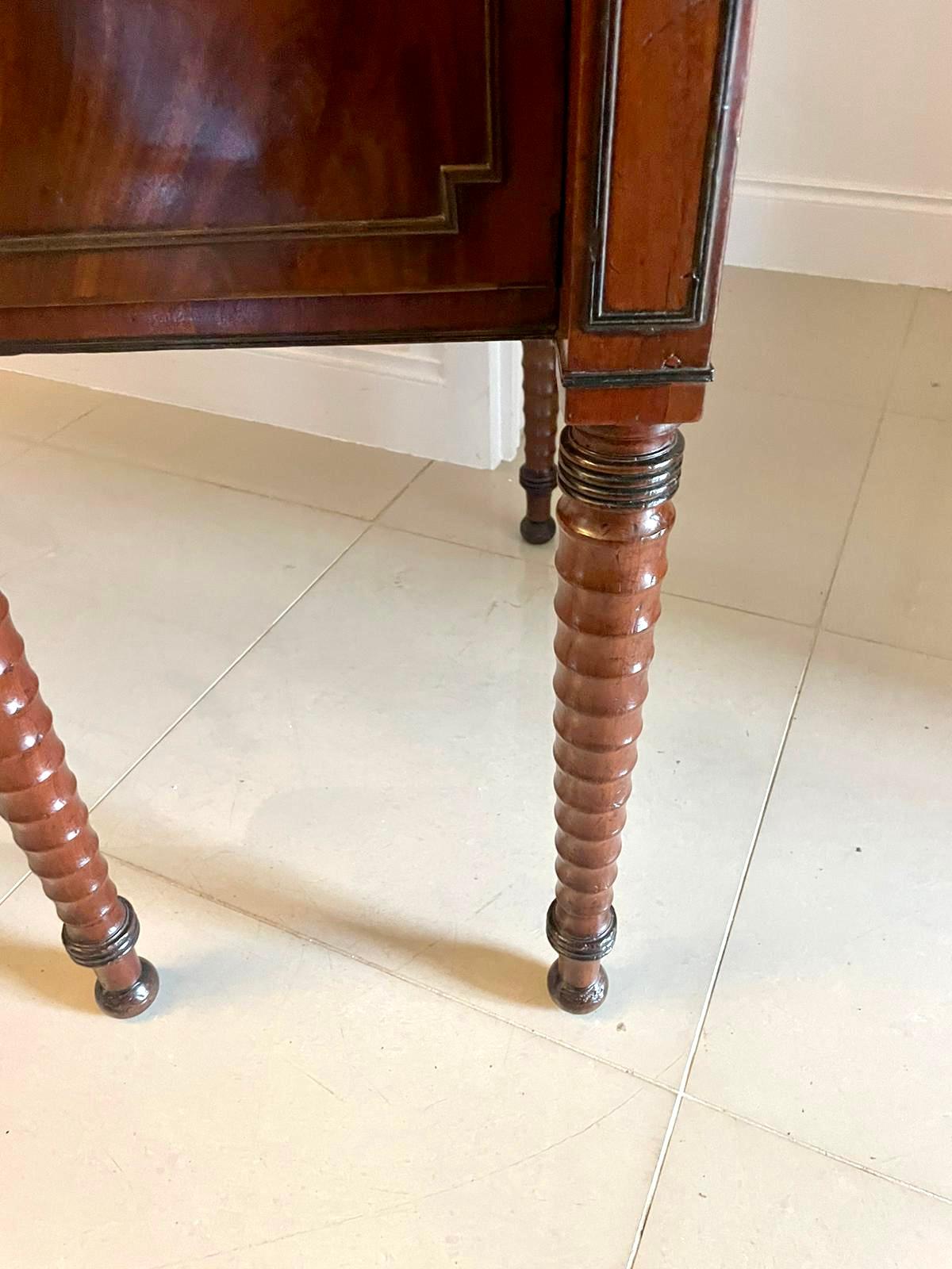 Hervorragende Qualität große antike George III Figured Mahagoni Sideboard im Angebot 2