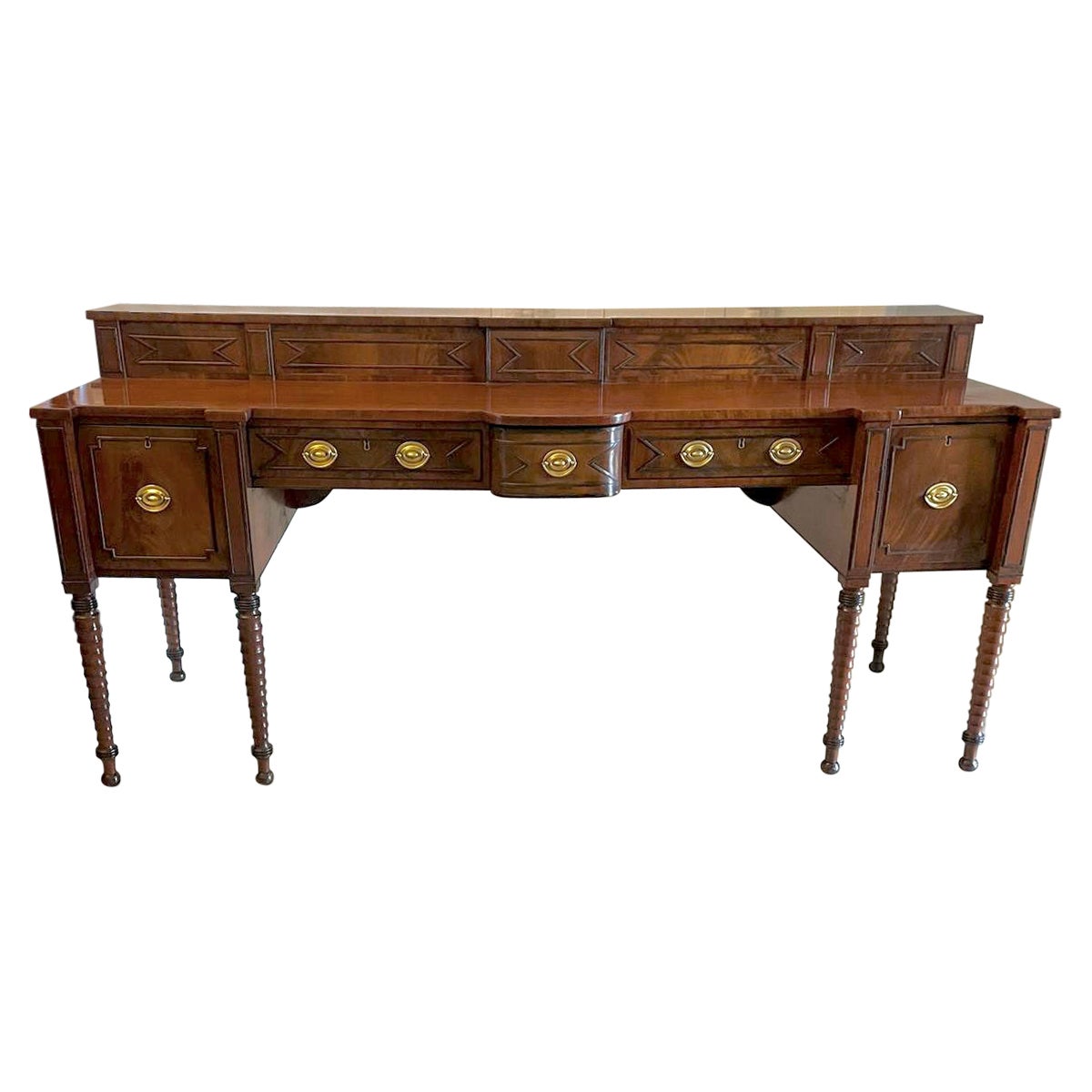 Hervorragende Qualität große antike George III Figured Mahagoni Sideboard im Angebot