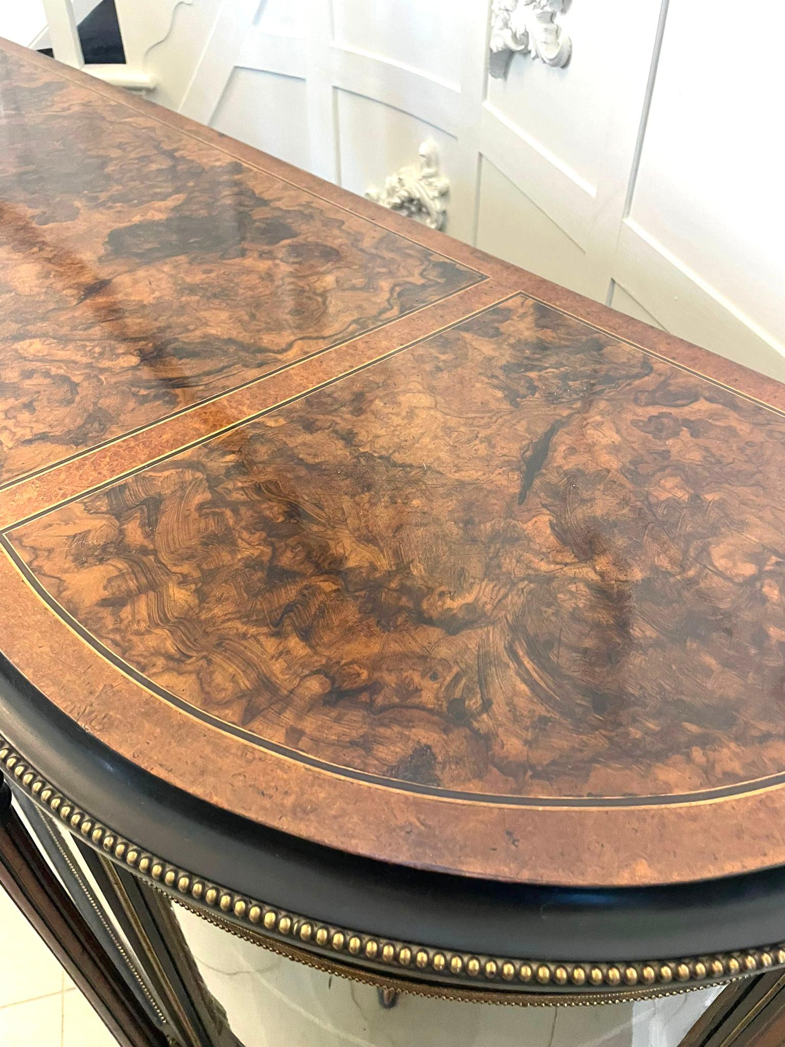 Credenza antigua victoriana de gran calidad con incrustaciones de madera de nogal y amboyna siglo XIX en venta