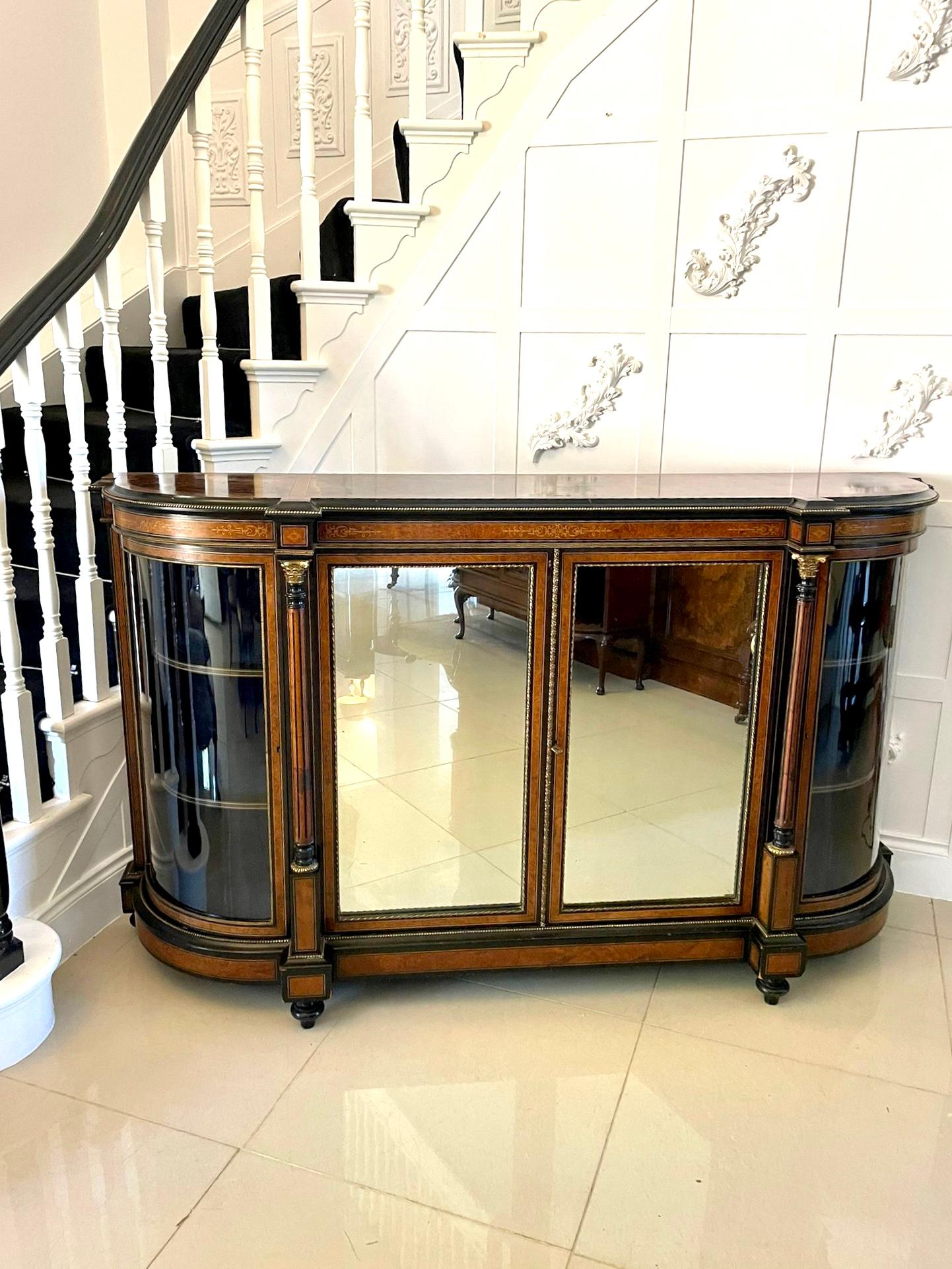 Credenza antigua victoriana de gran calidad con incrustaciones de madera de nogal y amboyna en venta 3
