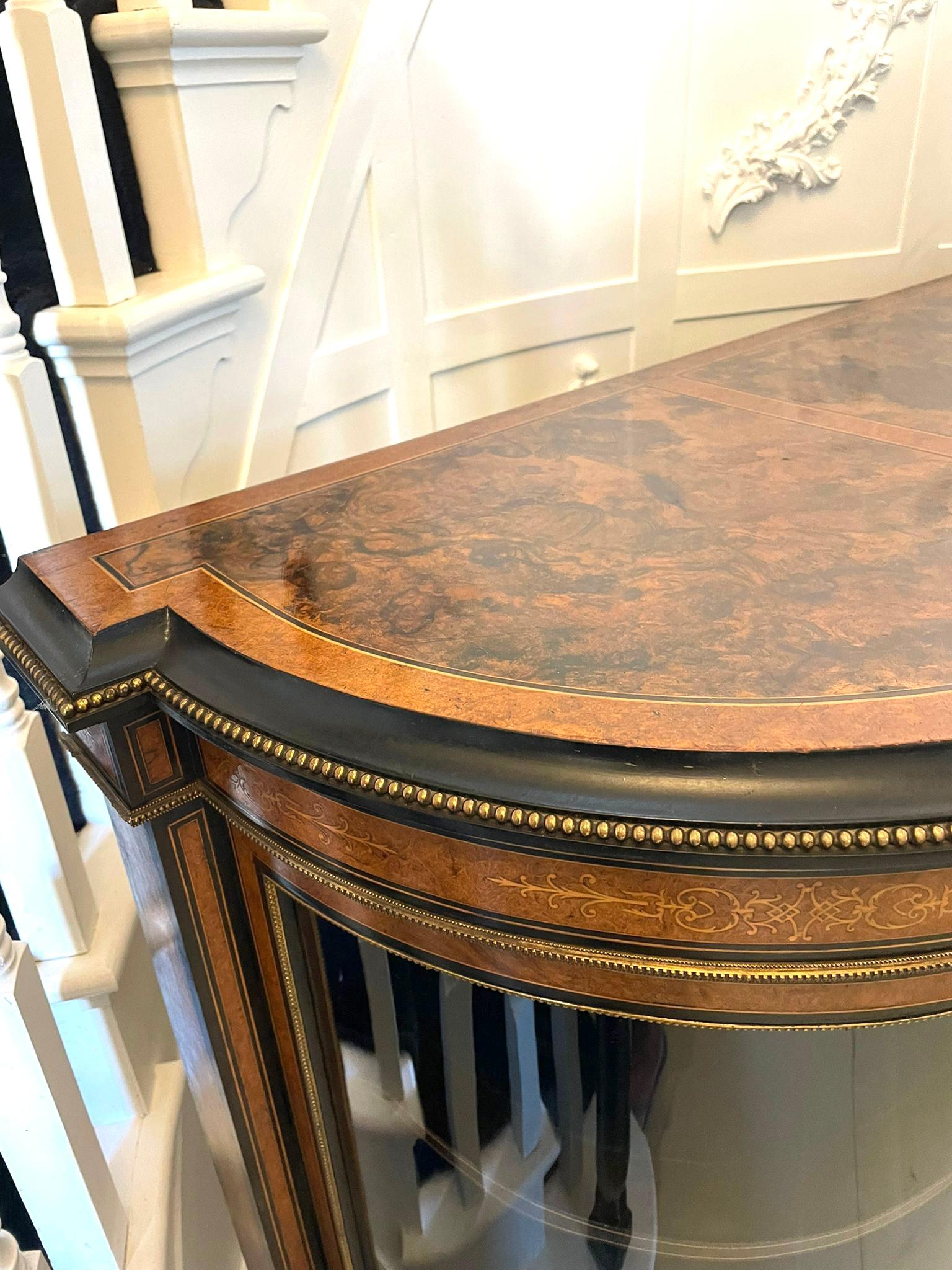 Credenza antigua victoriana de gran calidad con incrustaciones de madera de nogal y amboyna en venta 4