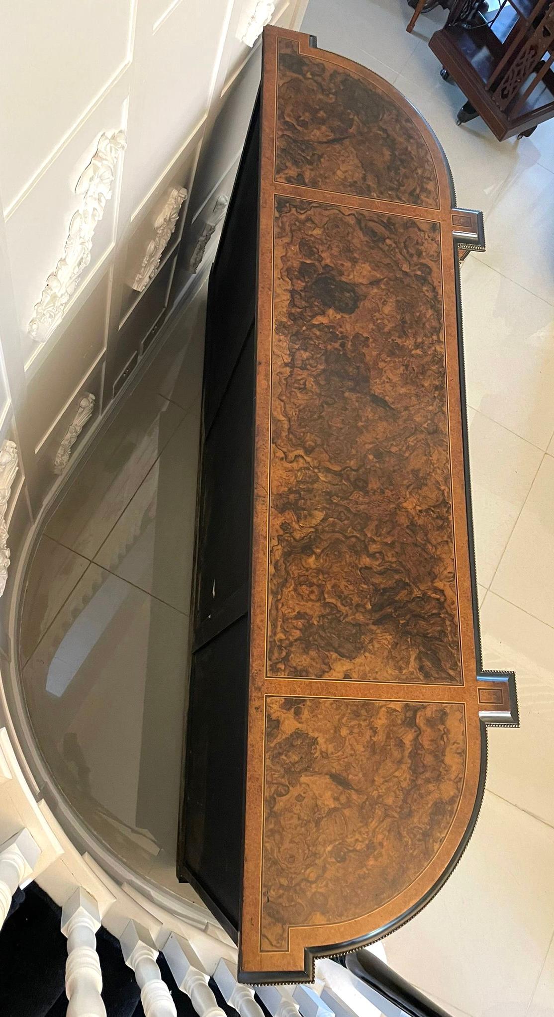 Credenza antigua victoriana de gran calidad con incrustaciones de madera de nogal y amboyna Nogal en venta