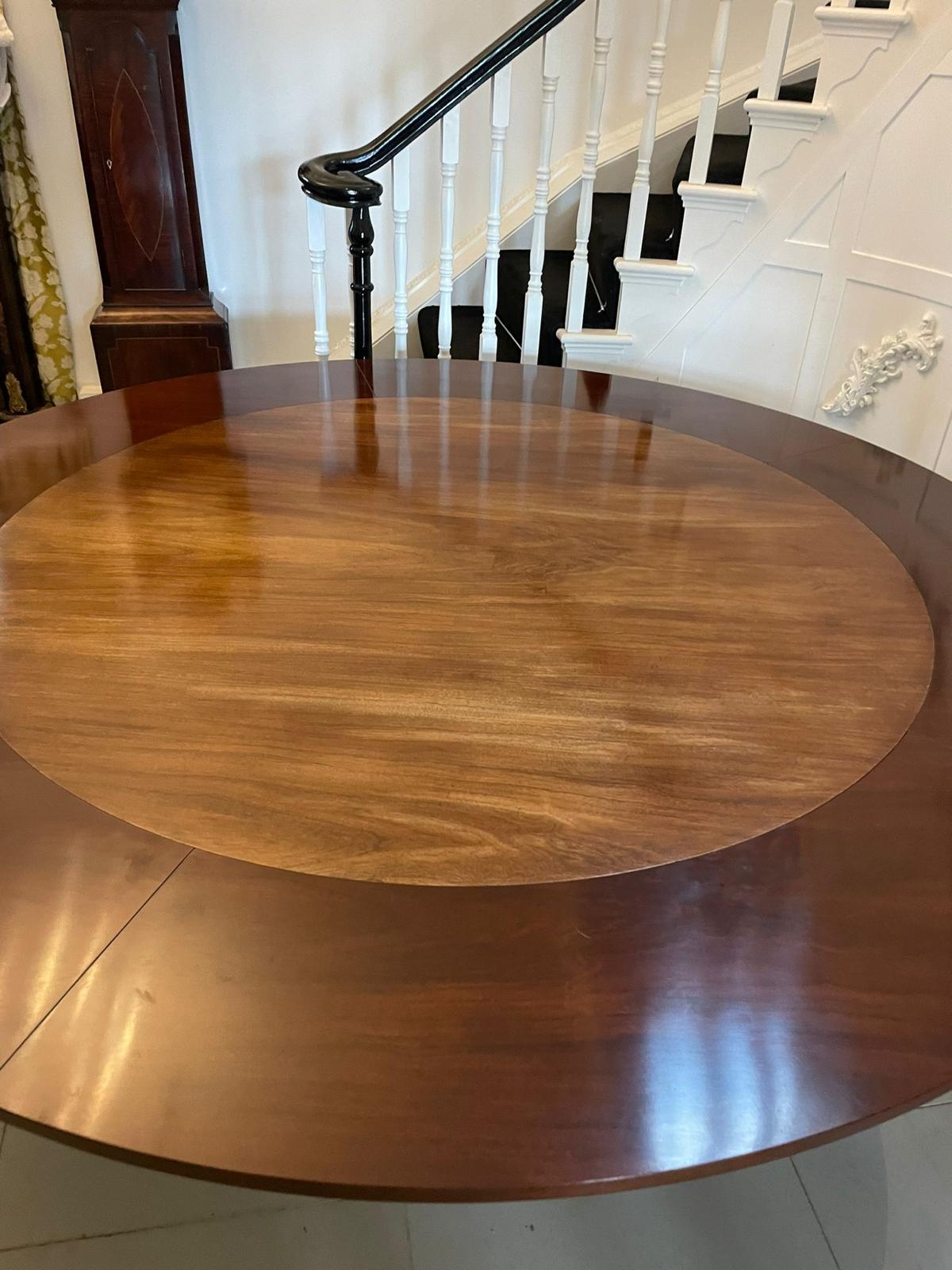 Superb Quality Mahogany Antique Circular Extending 10 Seater Dining Table In Good Condition In Suffolk, GB