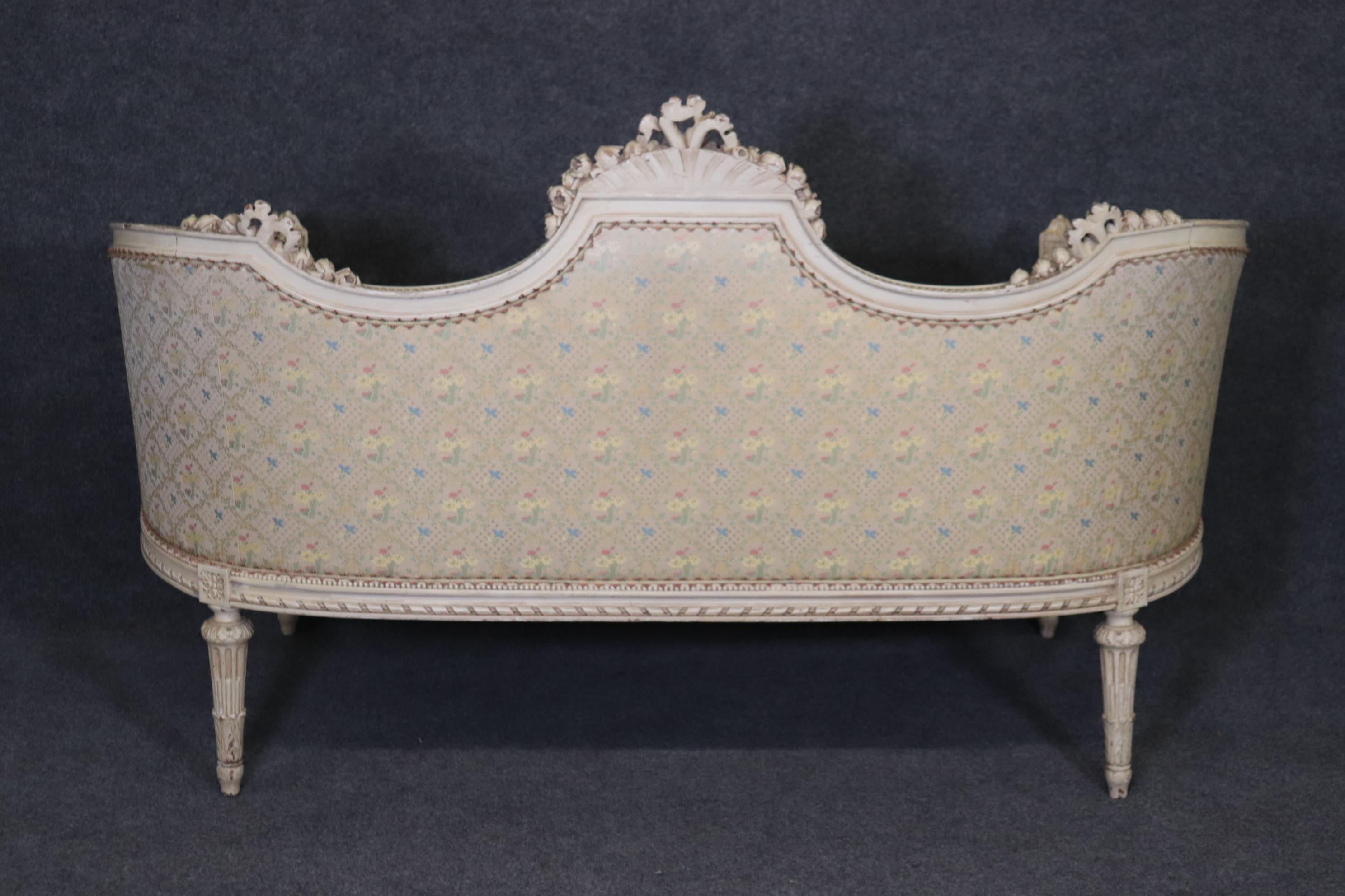 Superb Quality Painted French Louis XVI Settee with Wedgwood Plaque, circa 1900 For Sale 3