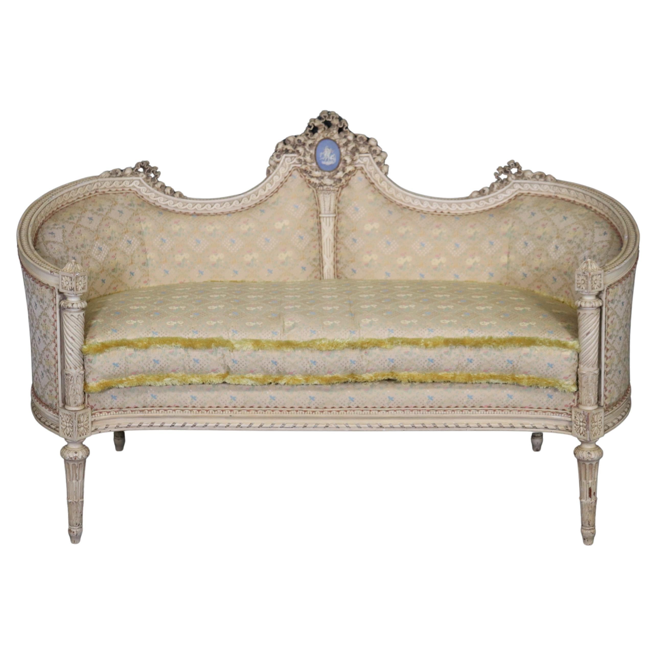 Superb Quality Painted French Louis XVI Settee with Wedgwood Plaque, circa 1900 For Sale