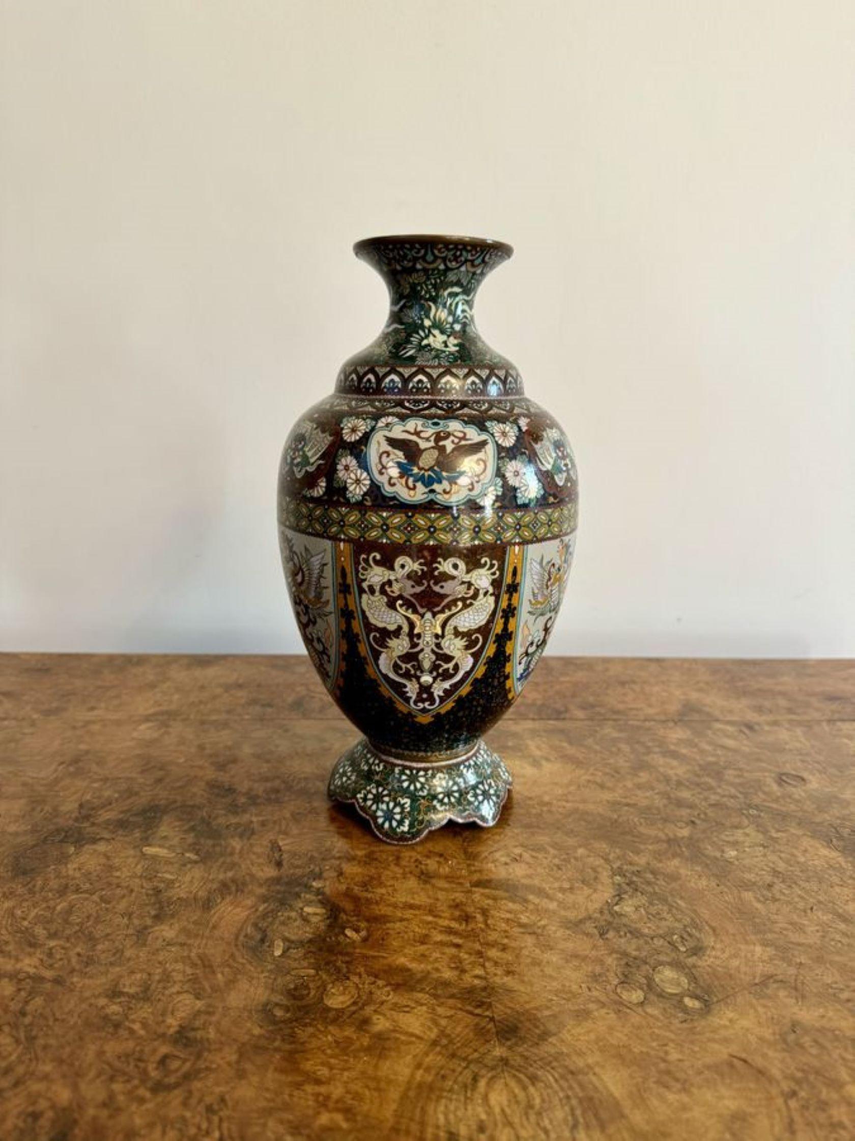 XIXe siècle Superbe paire de vases anciens en émail cloisonné du 19e siècle en vente