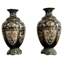 Superbe paire de vases anciens en émail cloisonné du 19e siècle