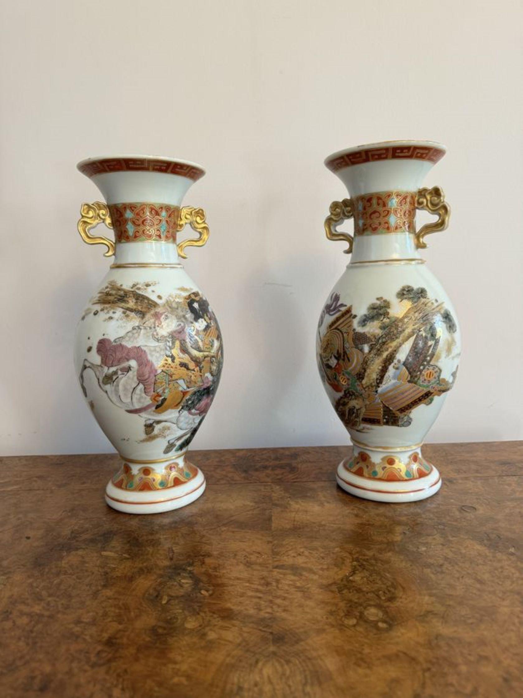 Superb quality pair of antique 19th century porcelain Chinese famille vercv vase In Good Condition For Sale In Ipswich, GB